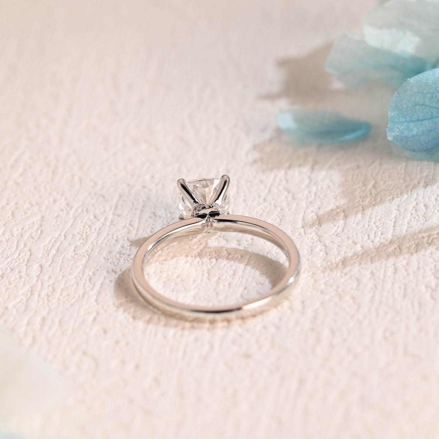 CausYou 戒指 Solid Gold Cushion Cut Engagement Ring With Halo, Knife Edge Setting, Solitaire Wedding Ring With Hidden Halo For Women