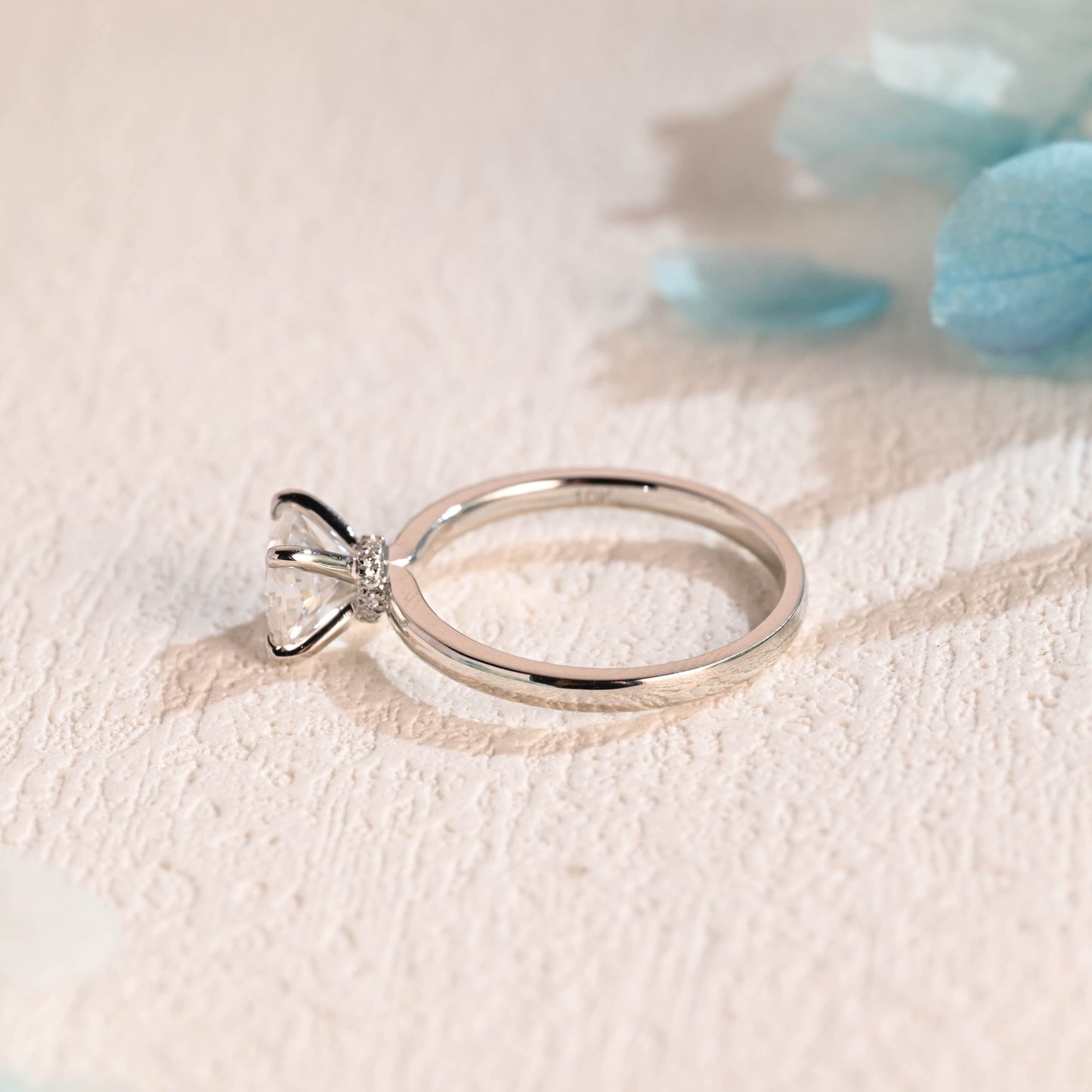 CausYou 戒指 Solid Gold Cushion Cut Engagement Ring With Halo, Knife Edge Setting, Solitaire Wedding Ring With Hidden Halo For Women