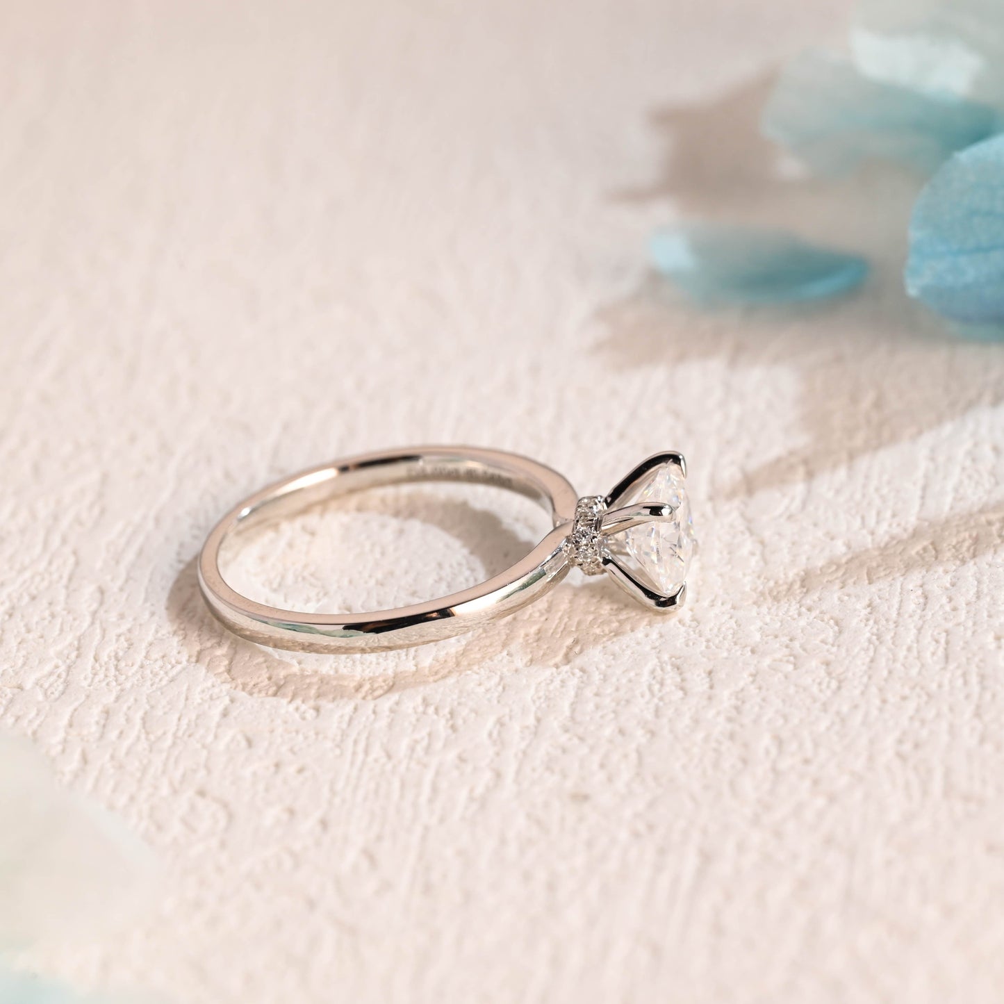 CausYou 戒指 Solid Gold Cushion Cut Engagement Ring With Halo, Knife Edge Setting, Solitaire Wedding Ring With Hidden Halo For Women