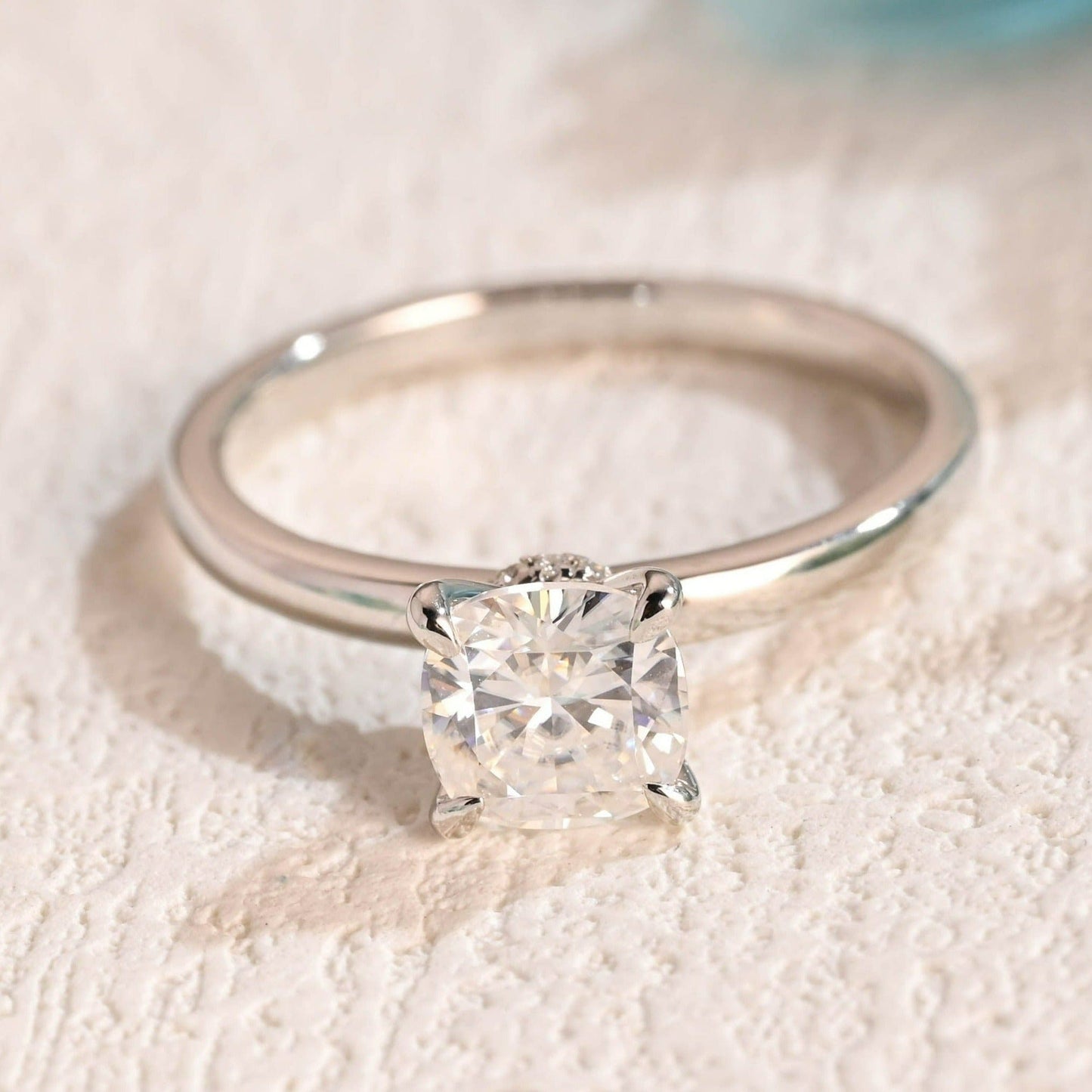 CausYou 戒指 Solid Gold Cushion Cut Engagement Ring With Halo, Knife Edge Setting, Solitaire Wedding Ring With Hidden Halo For Women