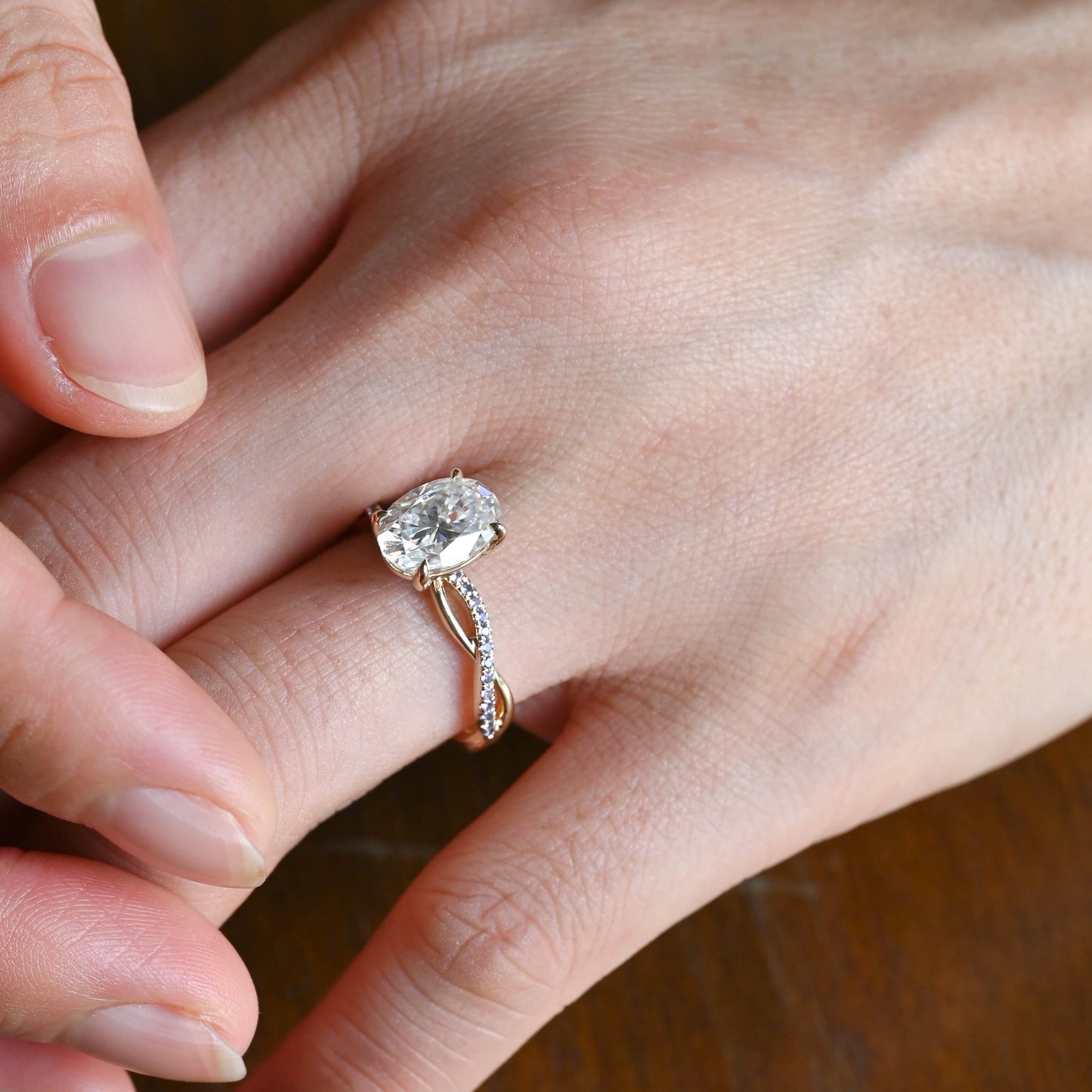 CausYou oval cut moissanite engagement ring Solid Gold Frame Twist Amethyst Shank Oval Moissanite Engagement Ring