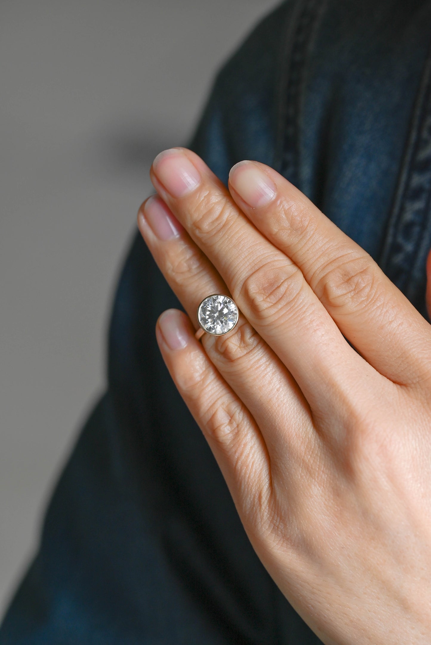 CausYou round cut diamond engagement ring Solid Gold D/VS1 Bezel High Setting Round Cut Lab Grown Diamond Engagement Ring