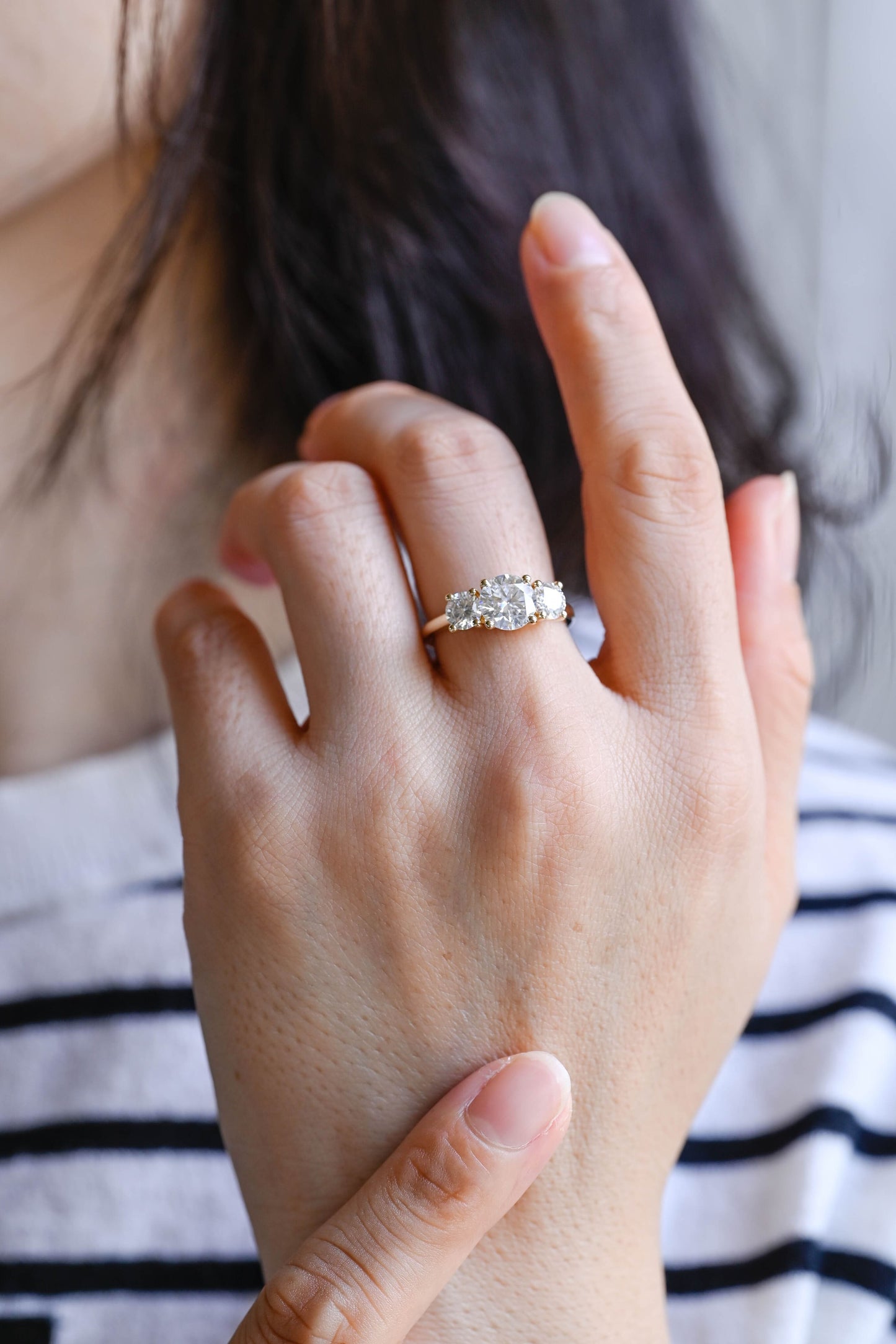 CausYou round cut diamond engagement ring Solid Gold D/VS1 Cathedral Setting Three Stone Round Cut Lab Grown Diamond Engagement Ring