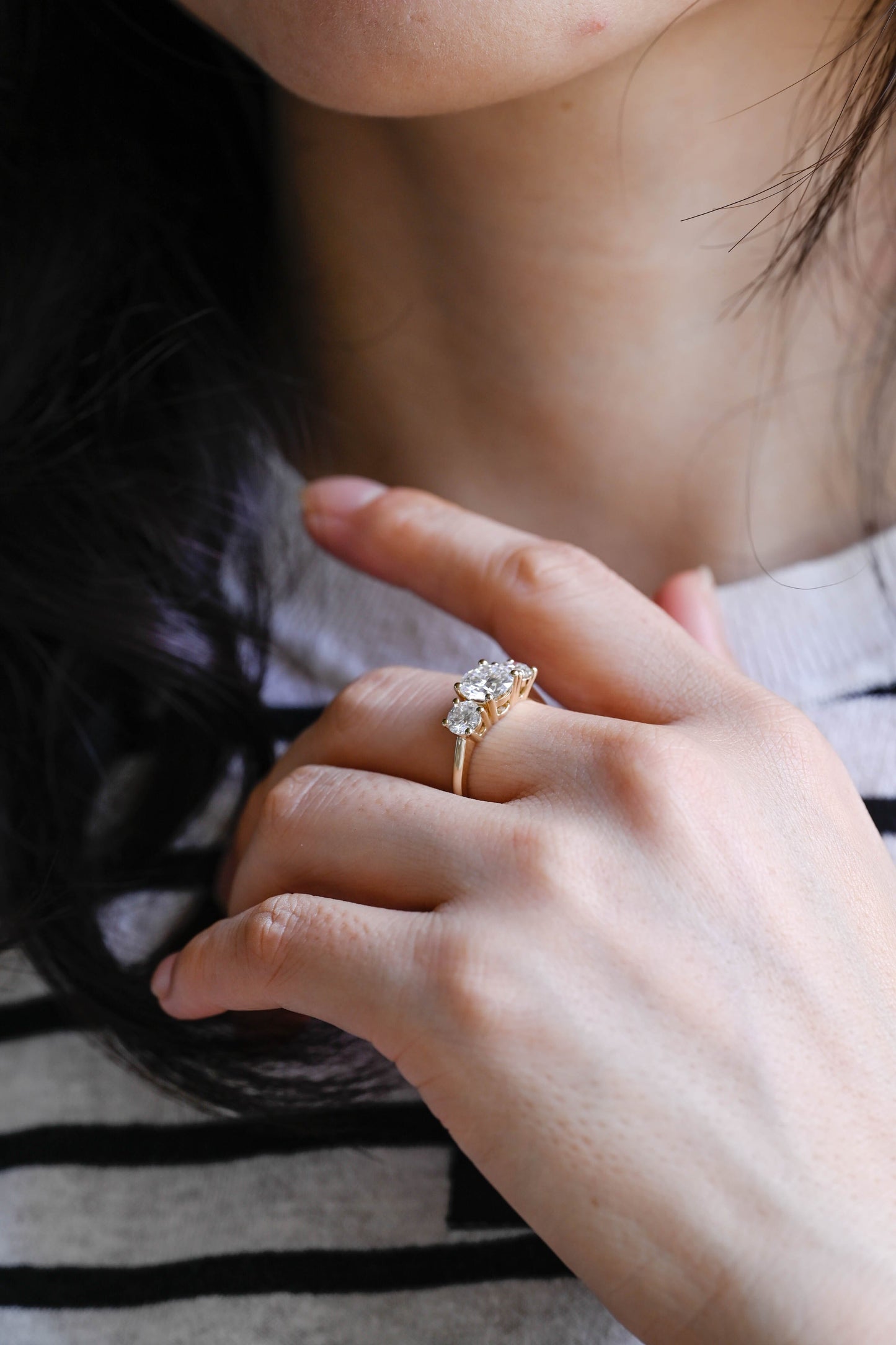 CausYou round cut diamond engagement ring Solid Gold D/VS1 Cathedral Setting Three Stone Round Cut Lab Grown Diamond Engagement Ring