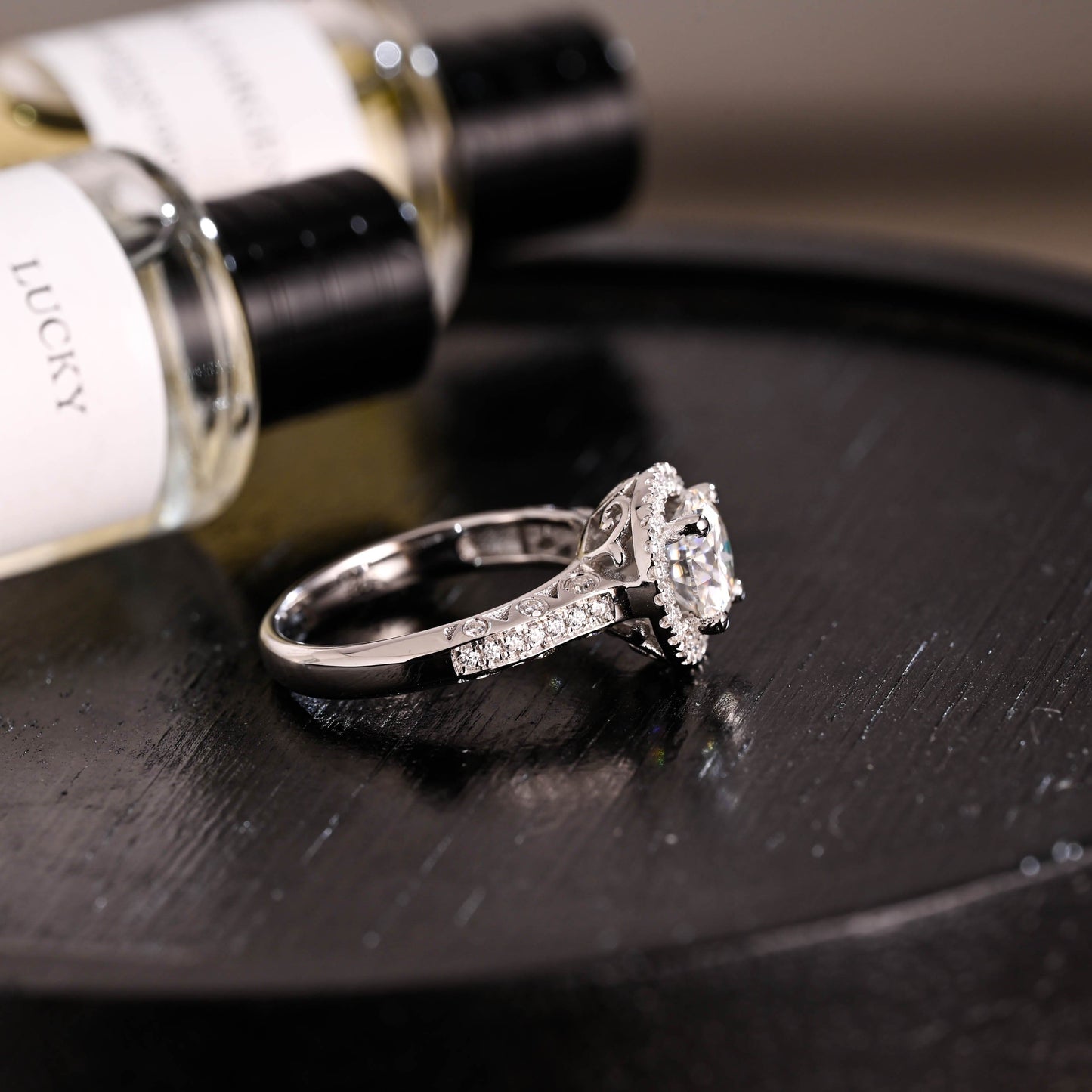 CausYou round cut diamond engagement ring Solid Gold D/VS1 Halo Round Cut Lab Grown Diamond Engagement Ring