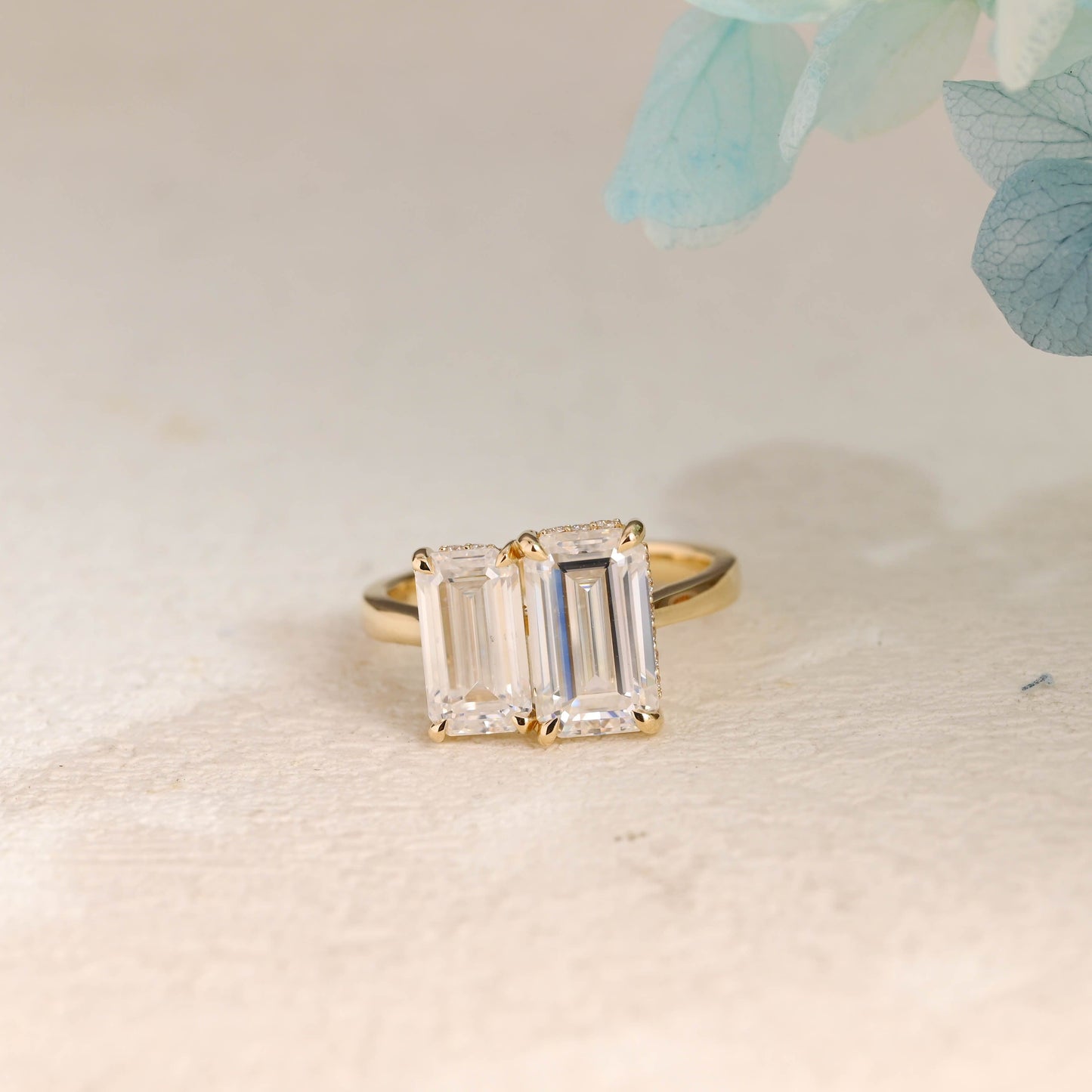 CausYou toi et moi engagement ring Solid Gold Elongated Emerald Cut Moissanite Toi et Moi Ring