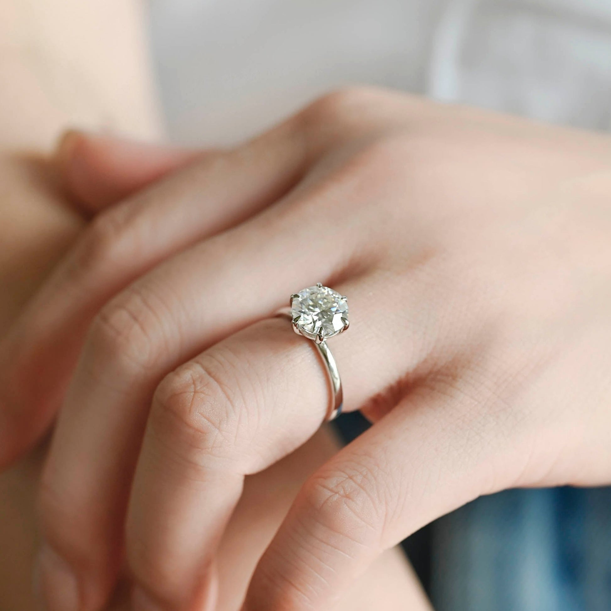 solitaire-round-cut-moissanite-engagement-ring-classic-wedding-ring