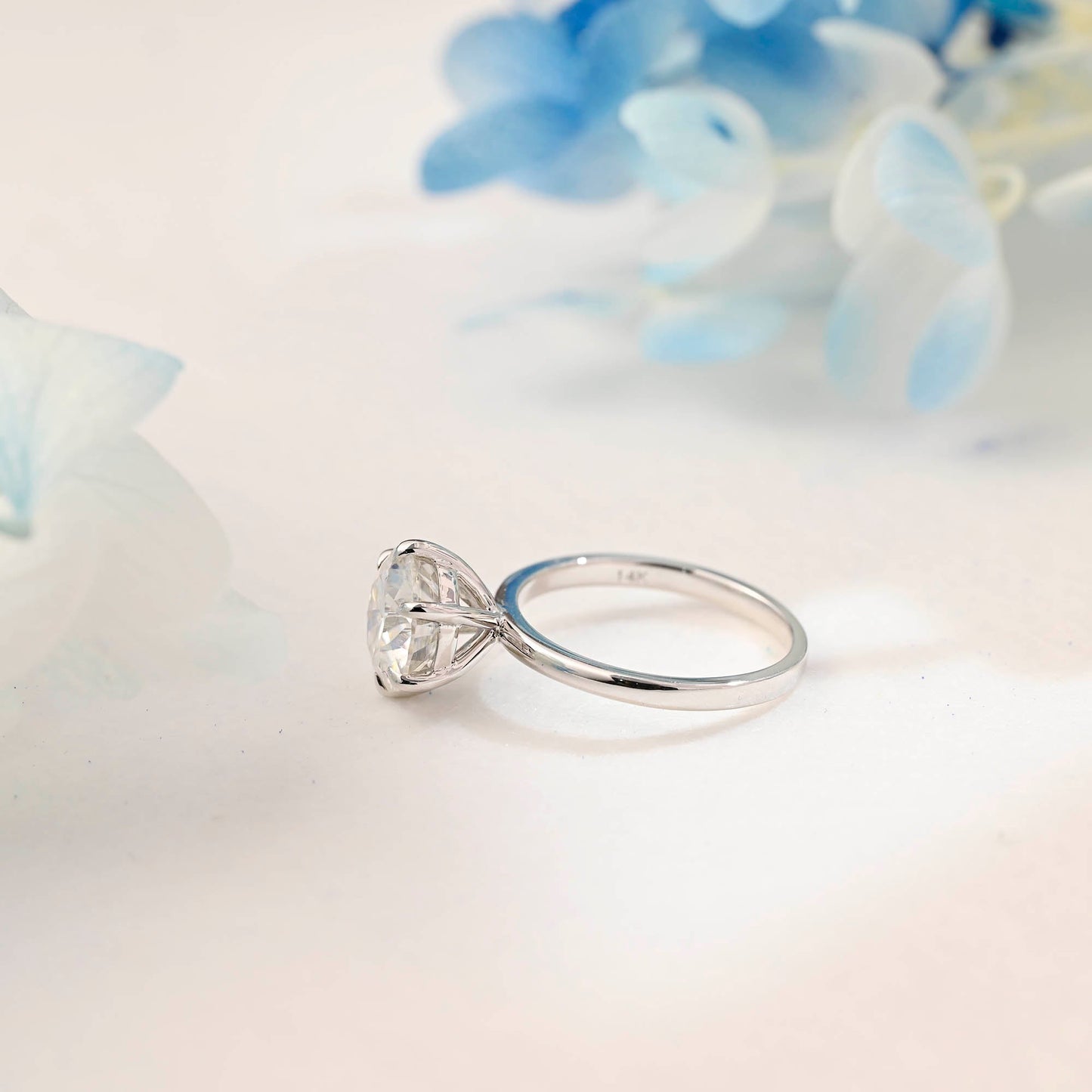 solitaire-round-cut-moissanite-engagement-ring-classic-wedding-ring