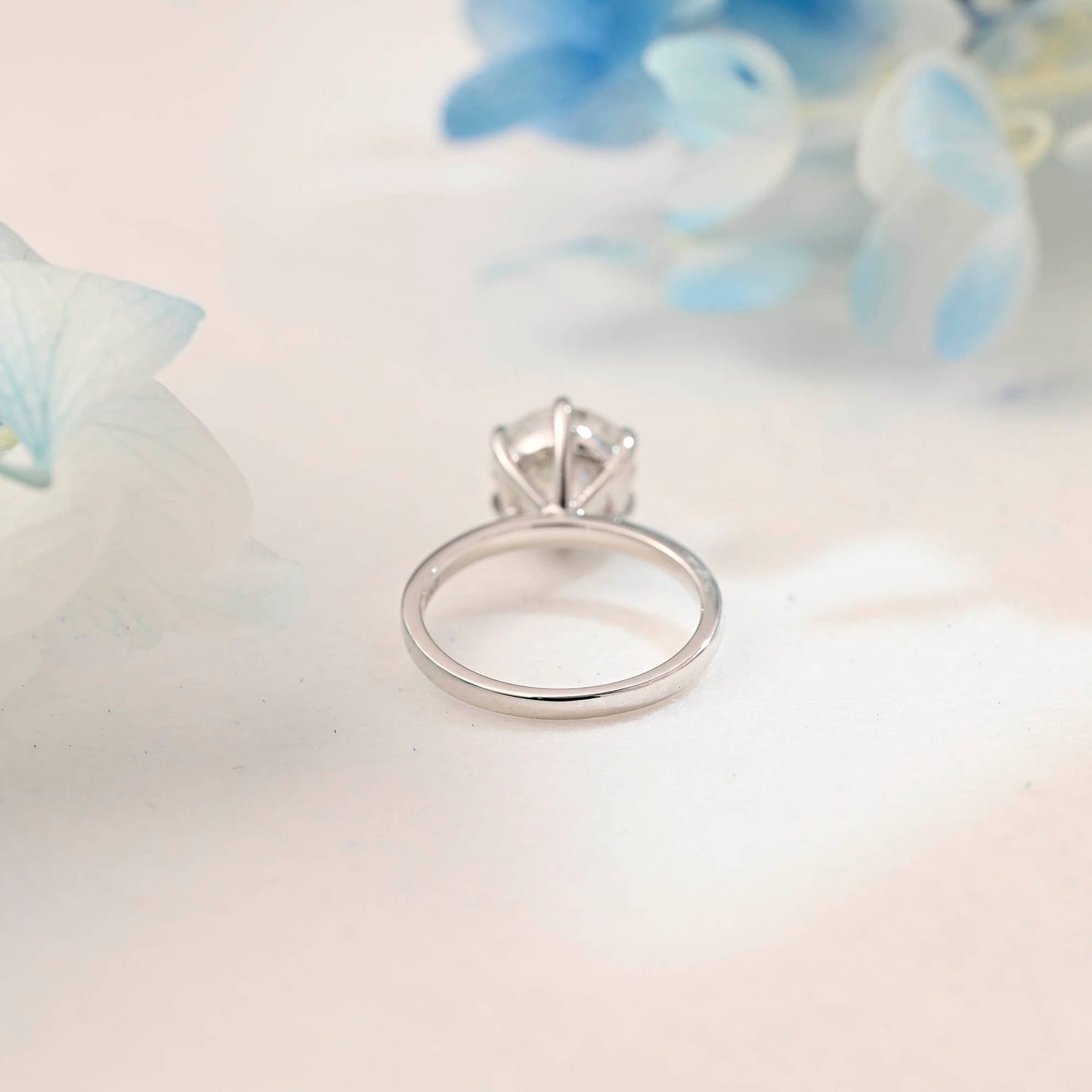 solitaire-round-cut-moissanite-engagement-ring-classic-wedding-ring