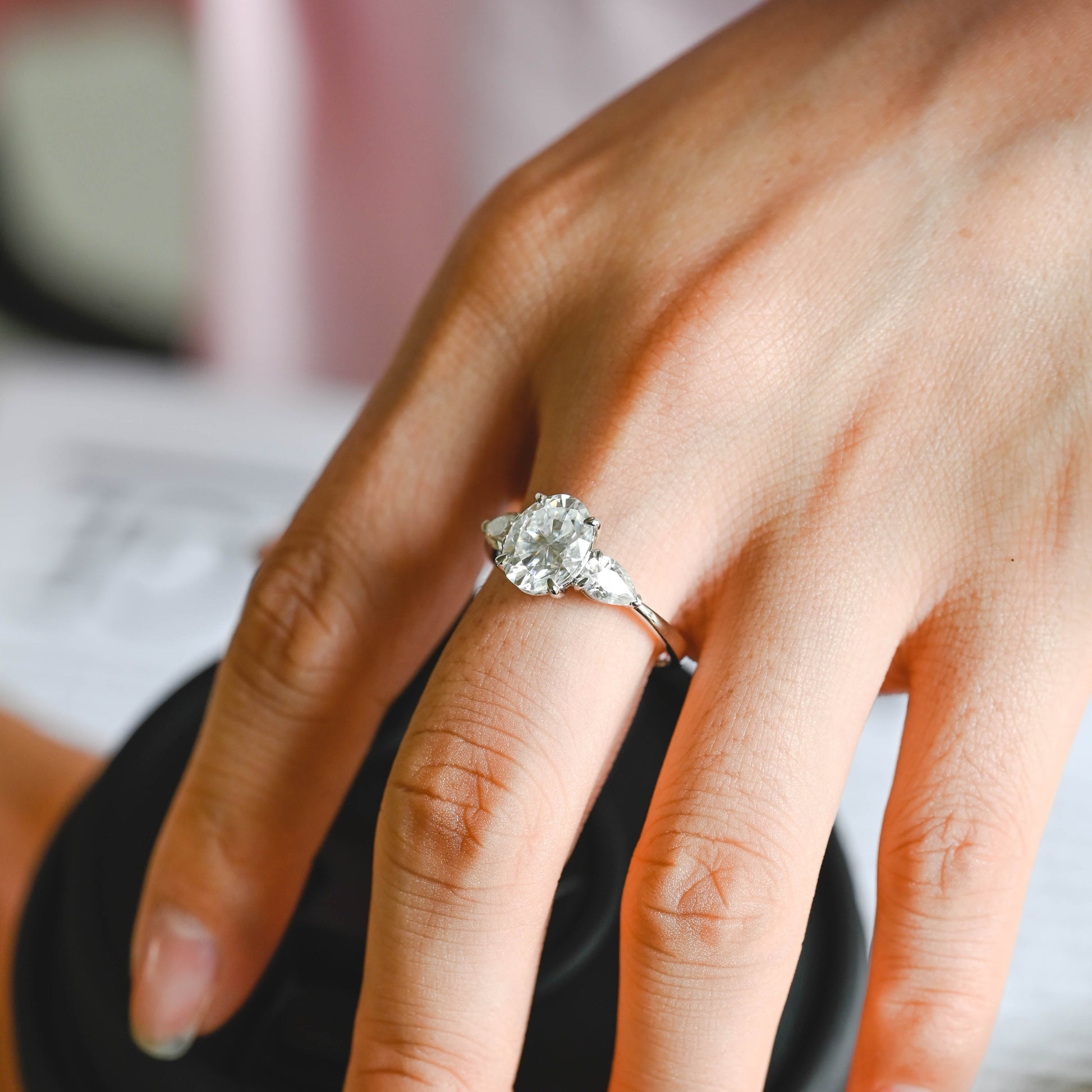 Oval-Cut-Moissanite-Engagement-Ring