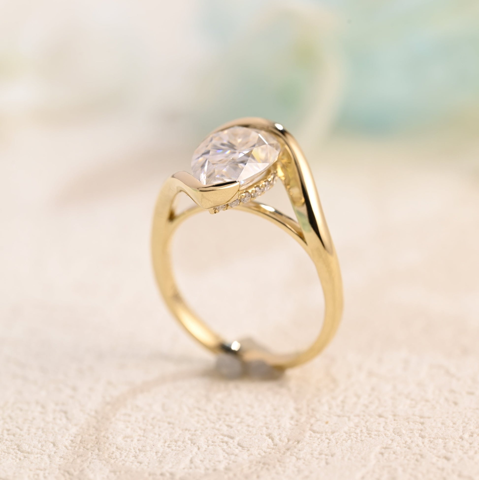 causyou-solid-gold-pear-cut-moissanite-engagement-ring