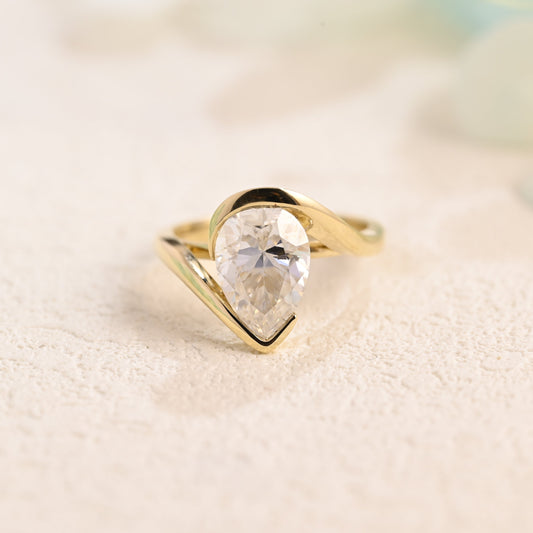 causyou-solid-gold-pear-cut-moissanite-engagement-ring