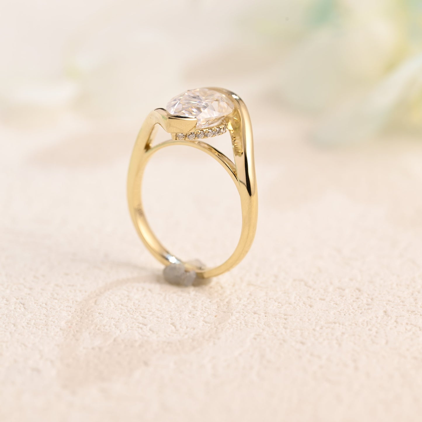 causyou-solid-gold-pear-cut-moissanite-engagement-ring