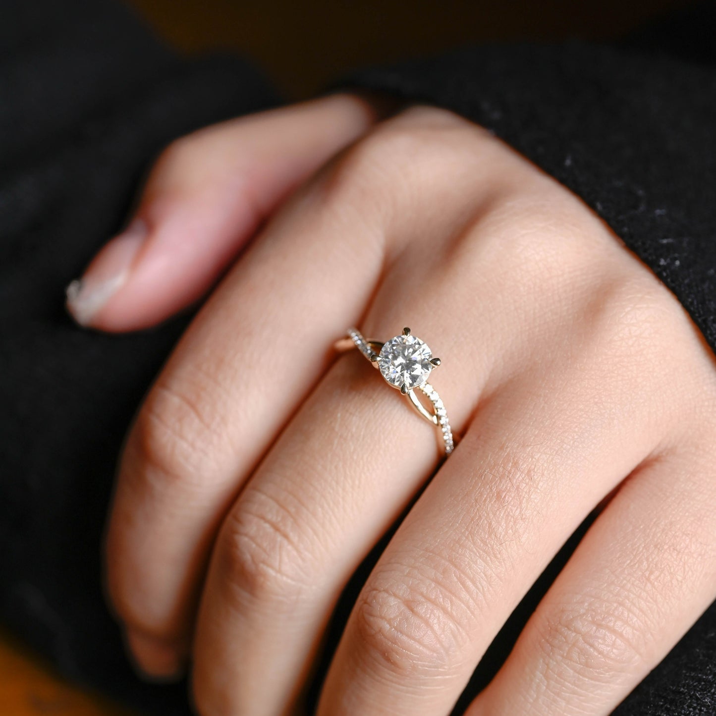 twist-band-moissanite-engagement-ring-round-cut-wedding-ring-diamond-ring