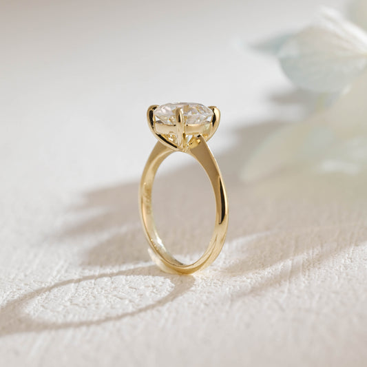 round-cut-moissanite-ring-knife-edge-engagement-ring-wedding-ring
