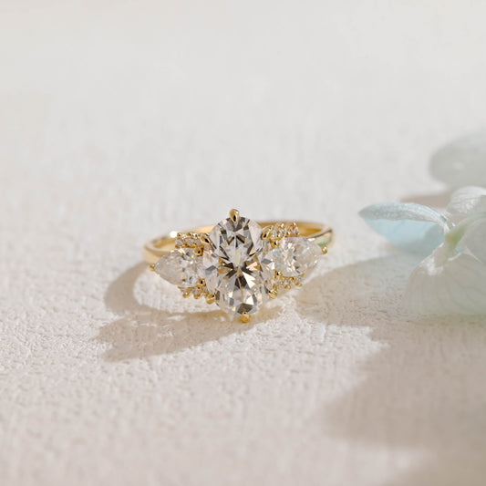 Oval-Cut-Moissanite-Engagement-Ring-Promise-Ring-Gift