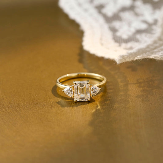 causyou-solid-gold-emerald-cut-moissanite-engagement-ring