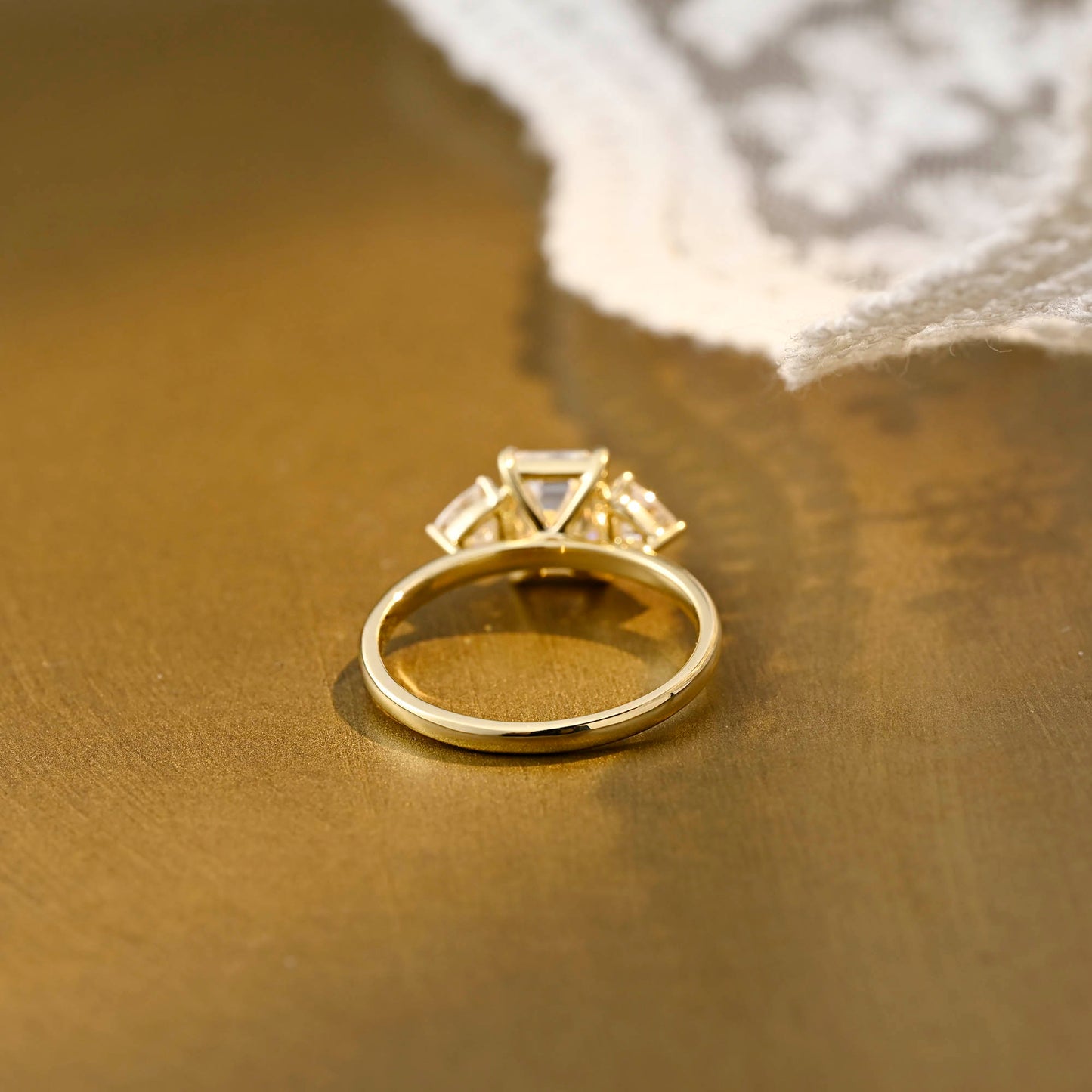 causyou-solid-gold-emerald-cut-moissanite-engagement-ring