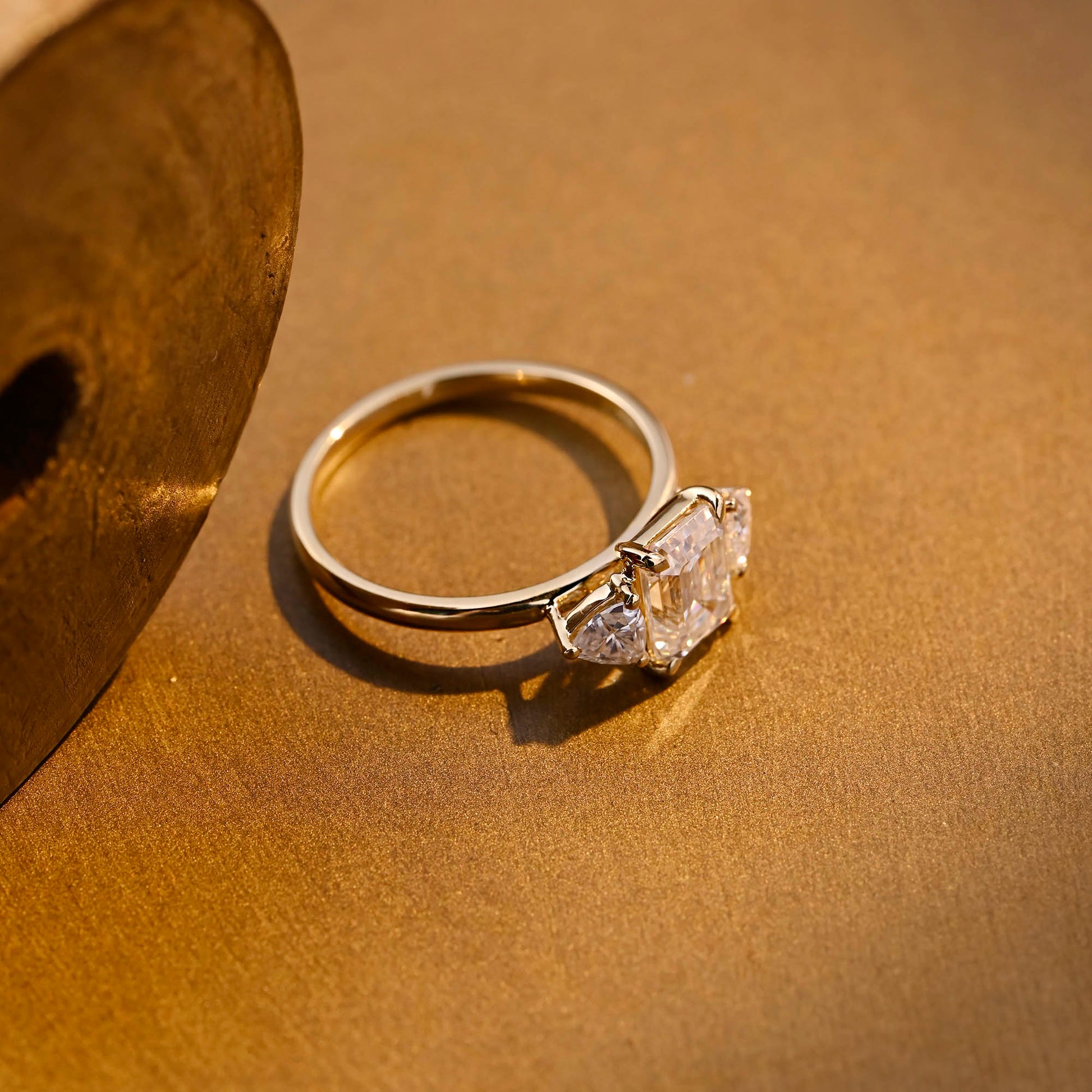 causyou-solid-gold-emerald-cut-moissanite-engagement-ring