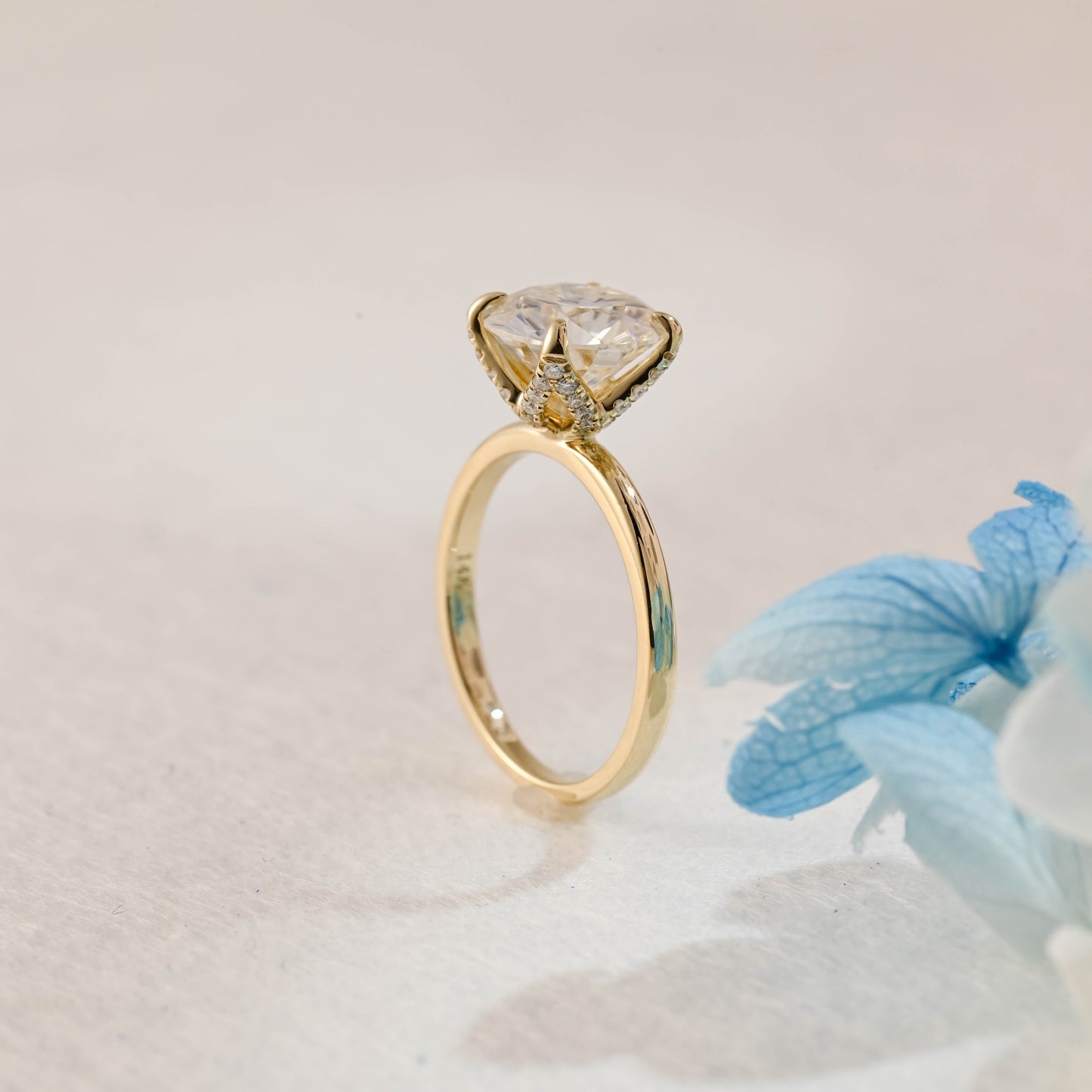 Tulip-Setting-Solid-Gold-Round-Cut-Moissanite-Engagement-Ring