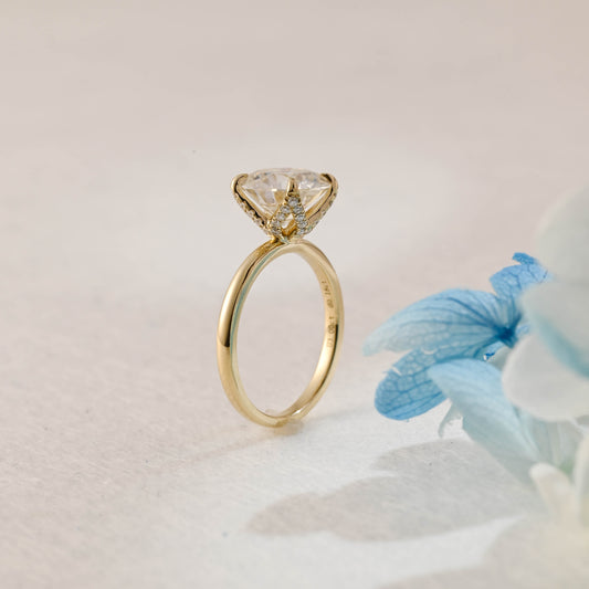 Tulip-Setting-Solid-Gold-Round-Cut-Moissanite-Engagement-Ring