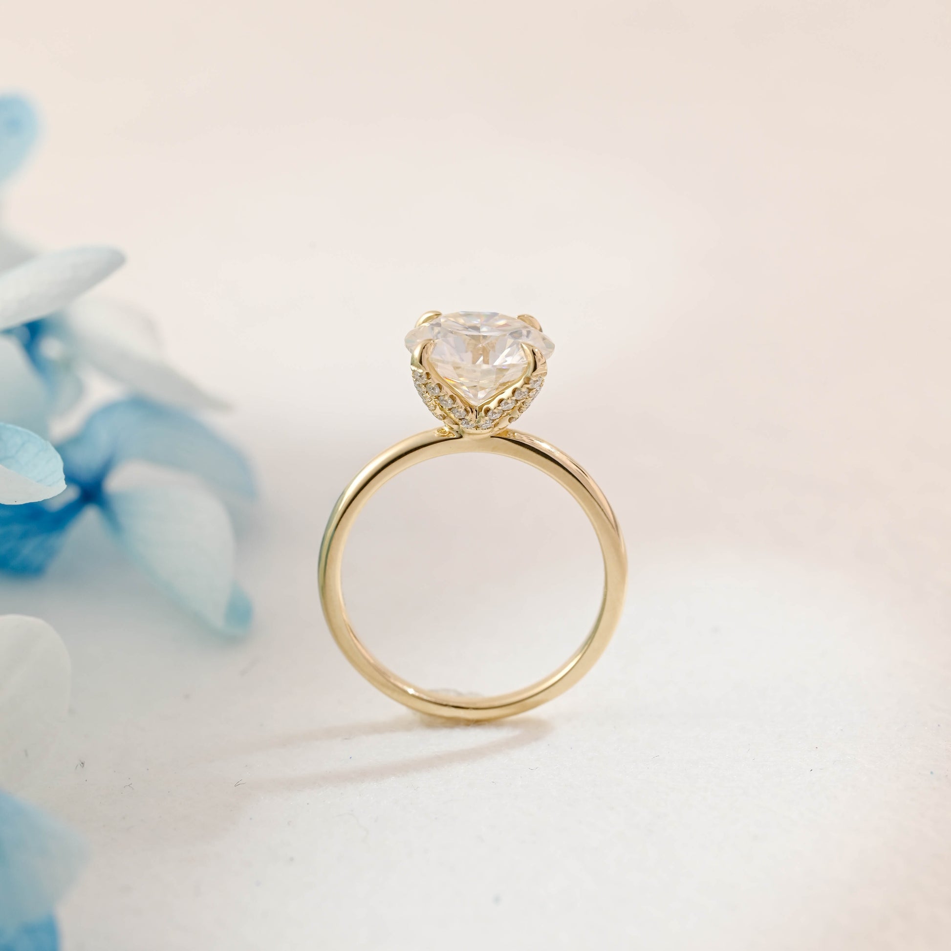 Tulip-Setting-Solid-Gold-Round-Cut-Moissanite-Engagement-Ring