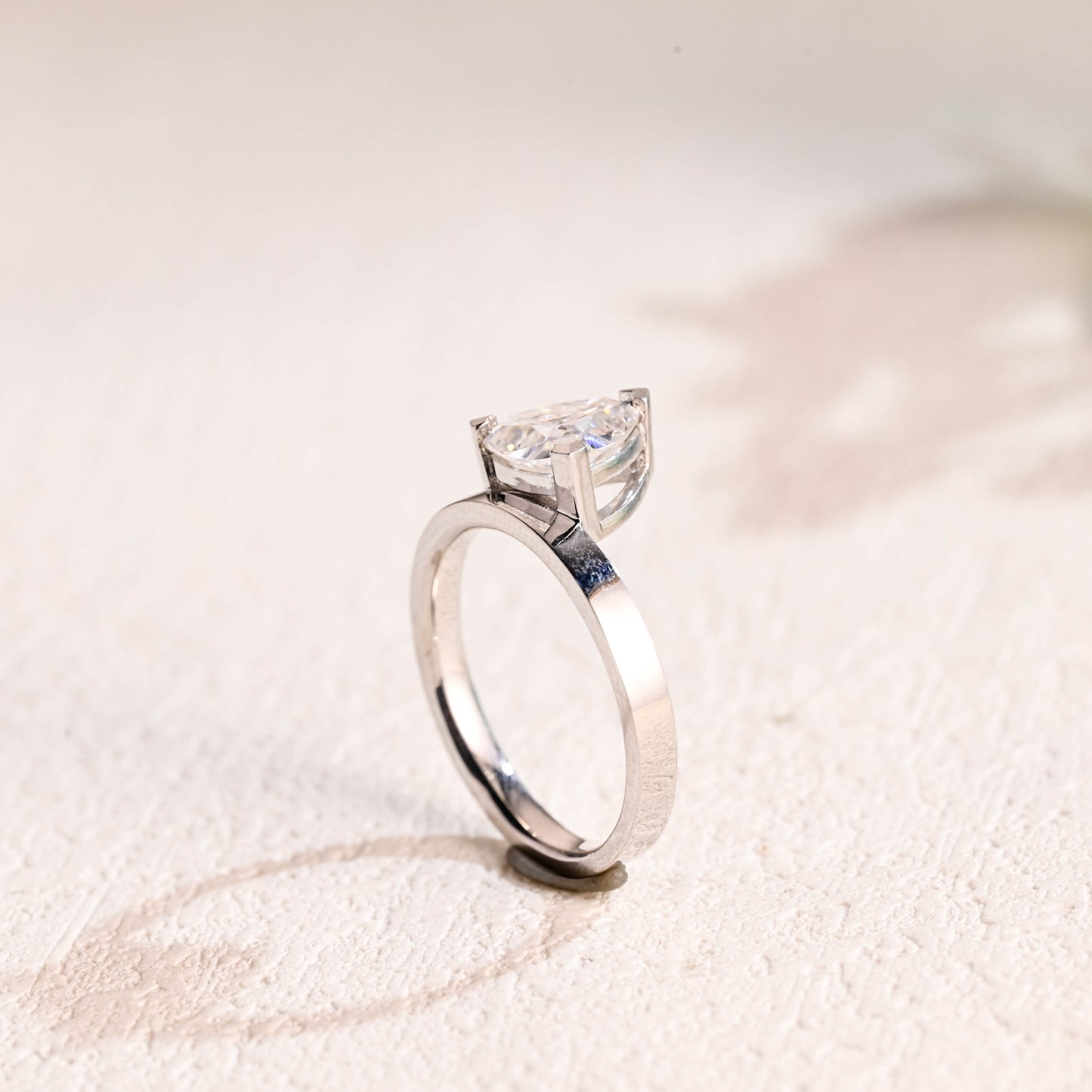 causyou-solid-gold-trilliant-cut-moissanite-engagement-ring