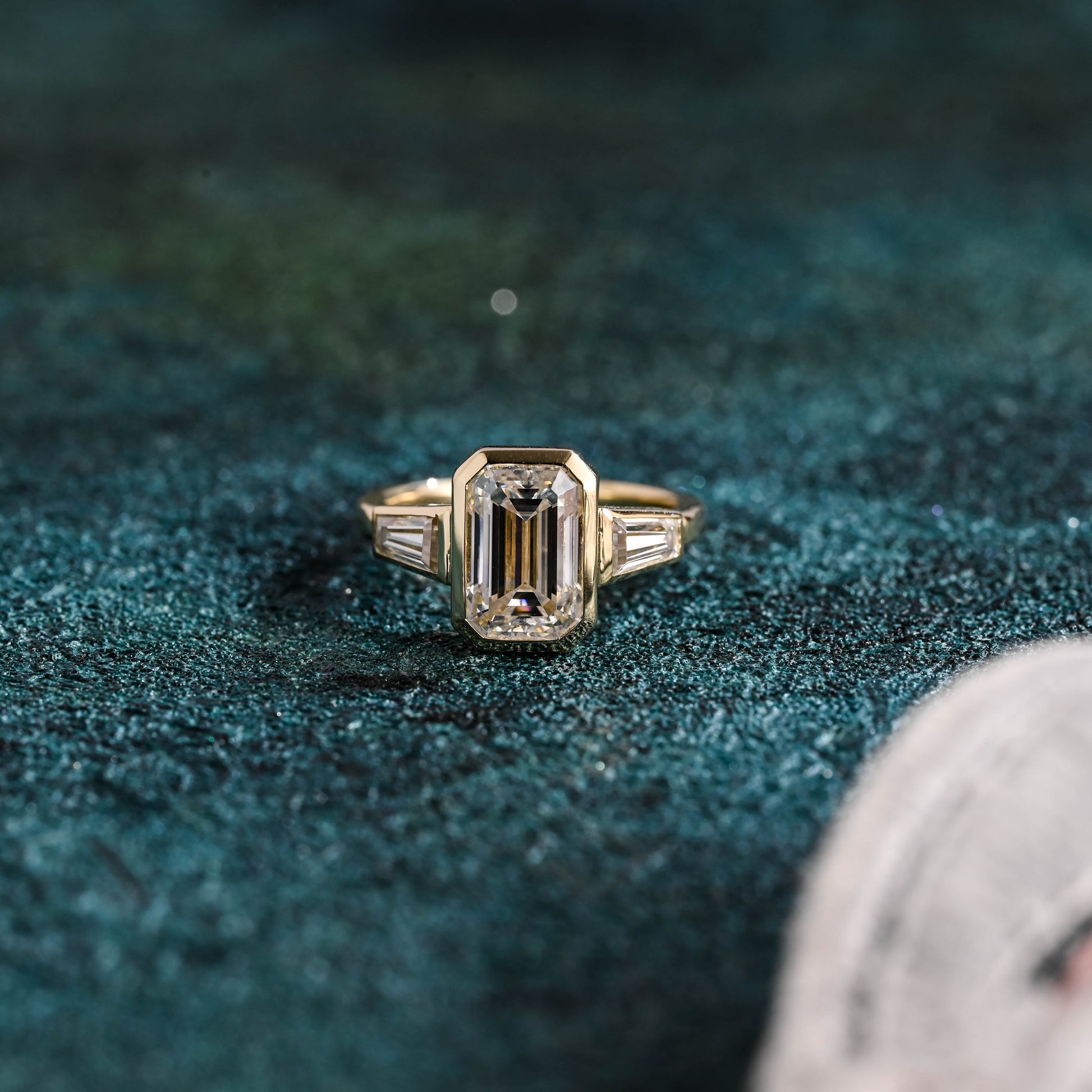 causyou-solid-gold-f-vs1-emerald-cut-lab-grown-diamond-ring-three-stone-engagement-wedding-ring