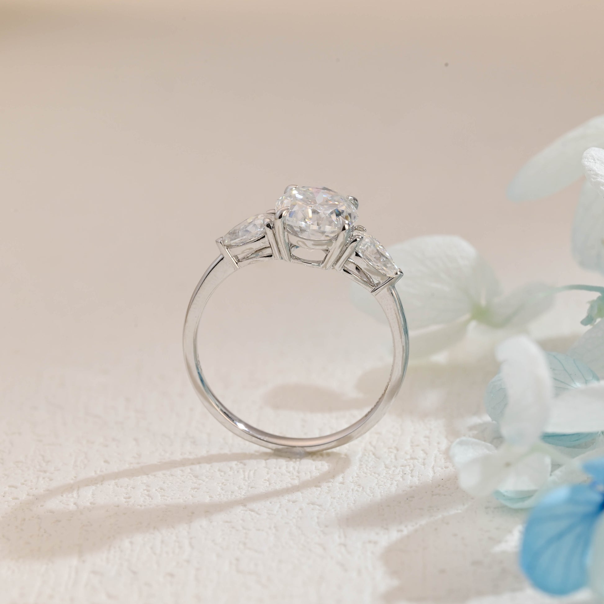 Oval-Cut-Moissanite-Engagement-Ring