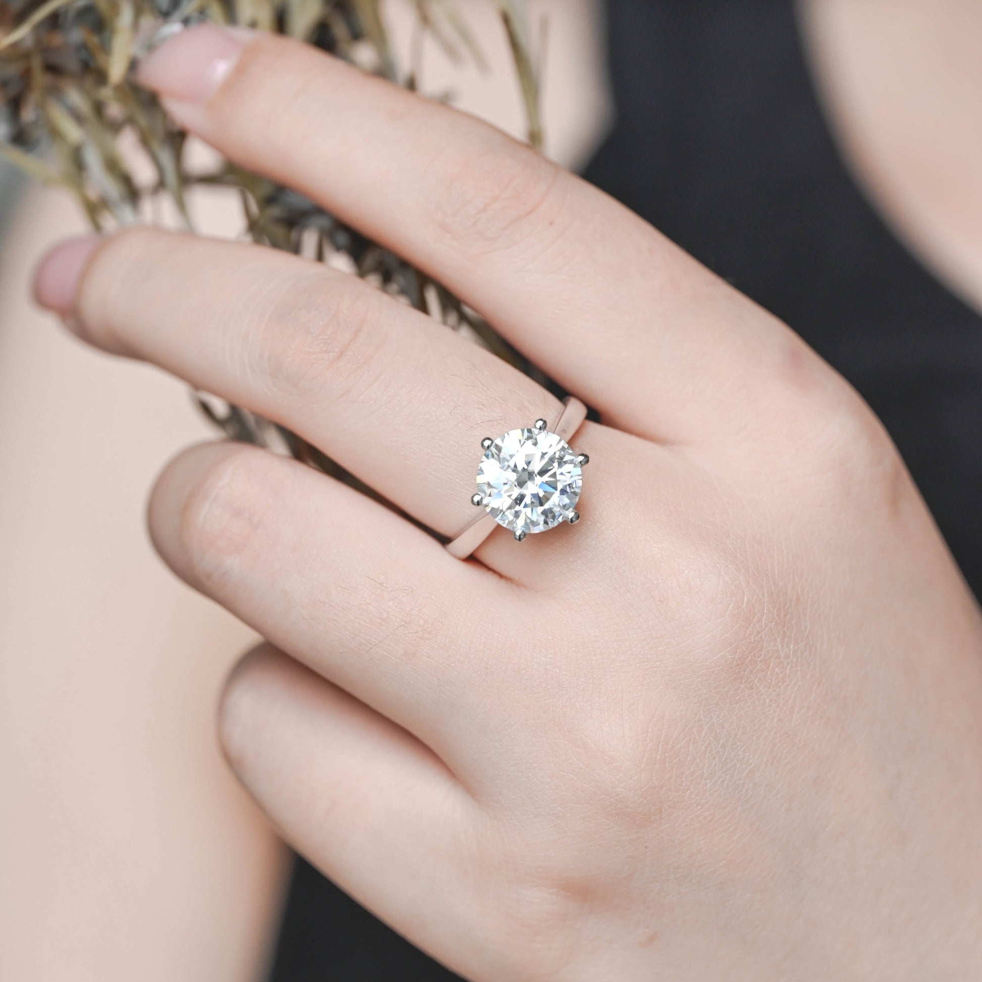 round-cut-moissanite-engagement-ring