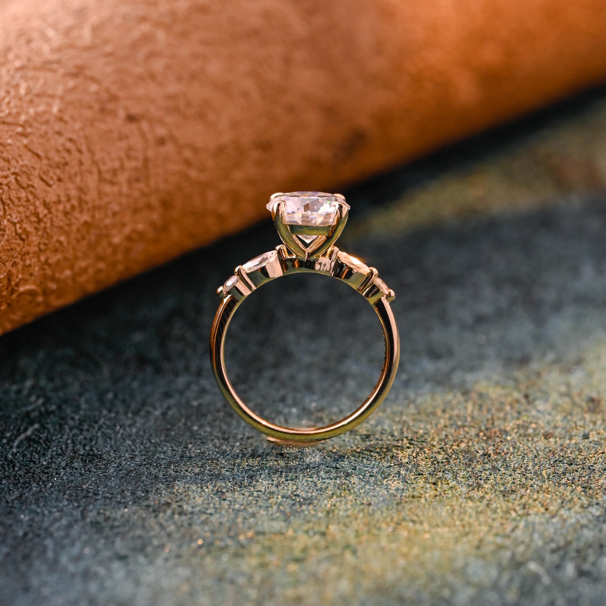 solid-gold-round-cut-diamond-engagement-ring