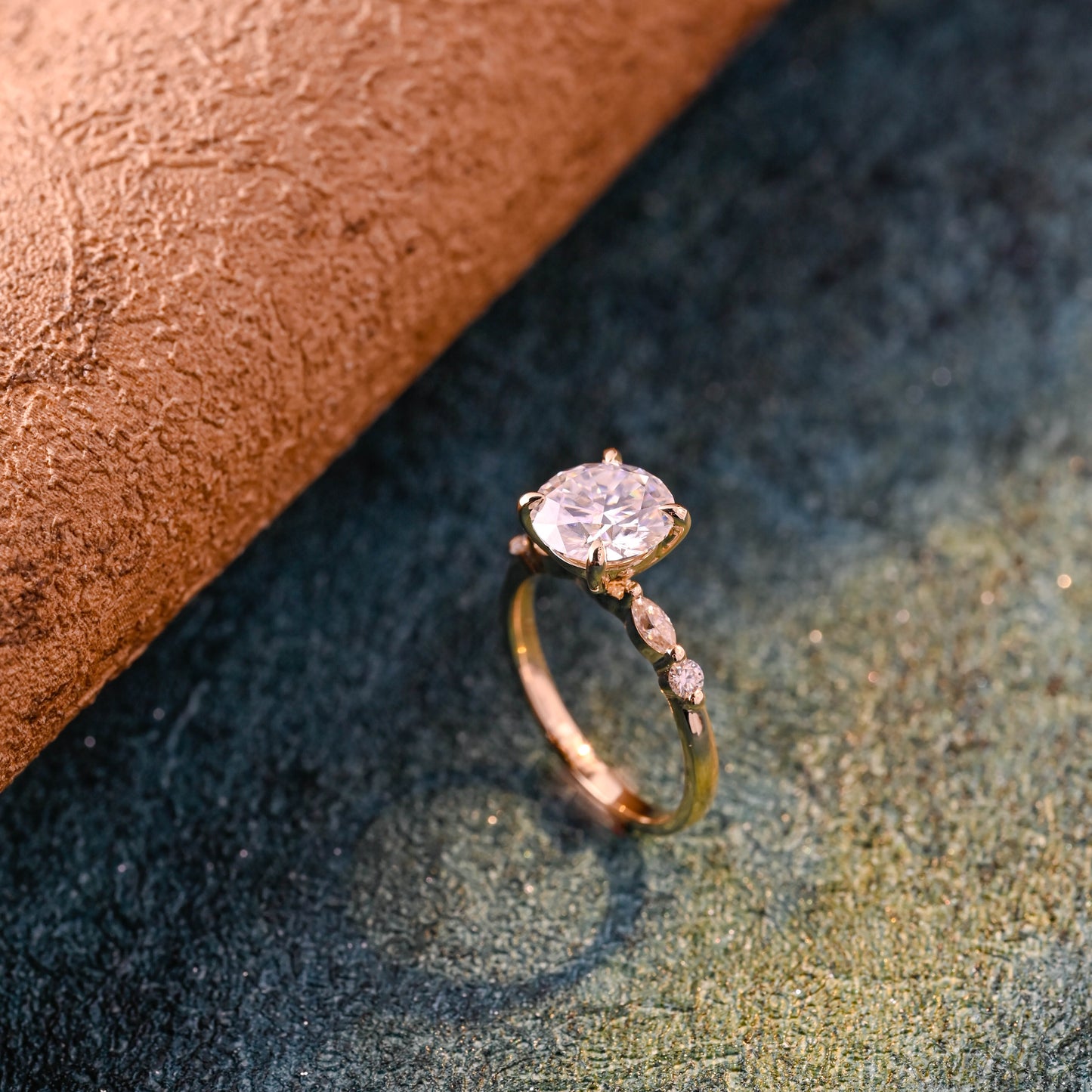 solid-gold-round-cut-diamond-engagement-ring