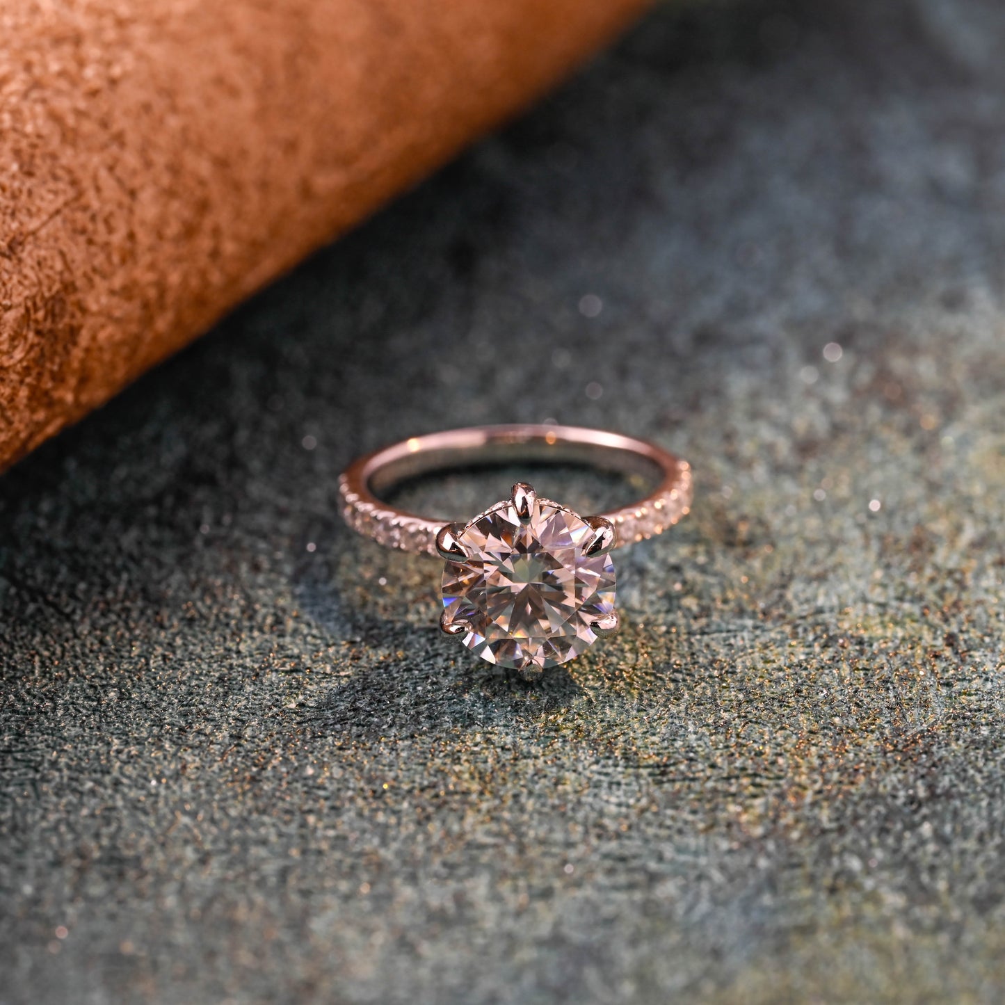 round-cut-diamond-engagement-ring