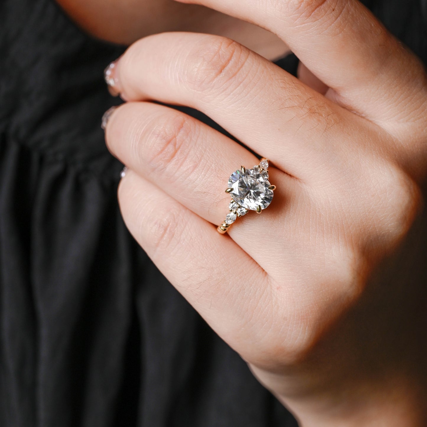 oval-cut-moissanite-engagement-ring