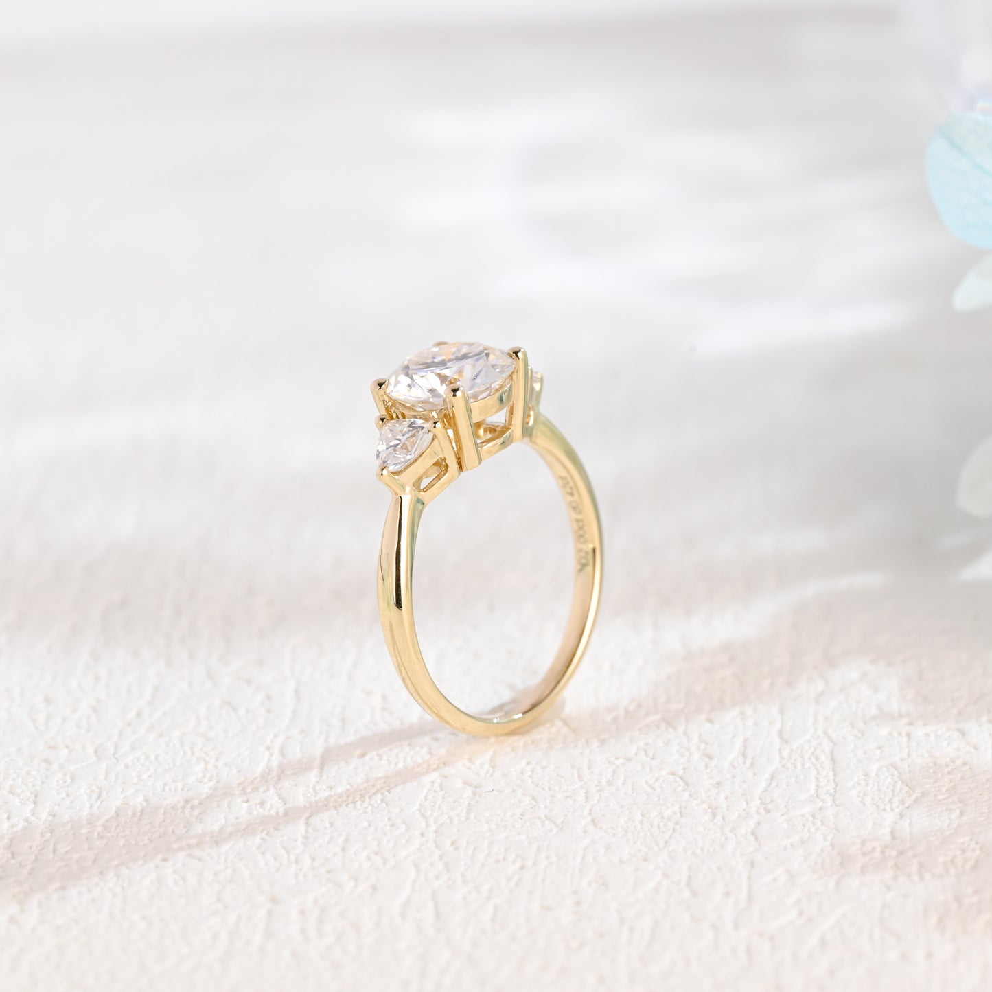 causyou-solid-gold-round-cut-moissanite-engagement-ring