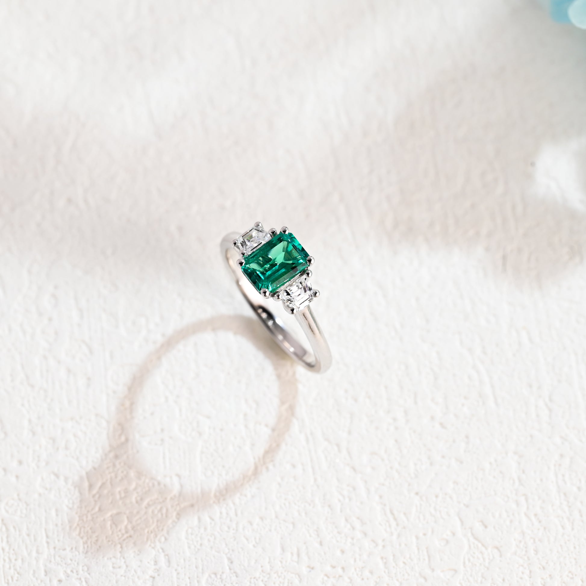 emerald-three-stone-wedding-ring-engagement-ring