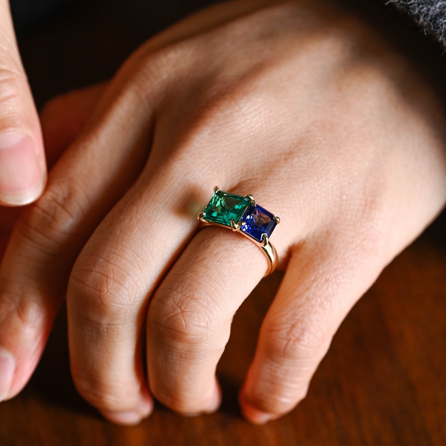 lab-grown-gemstone-toi-et-moi-engagement-ring