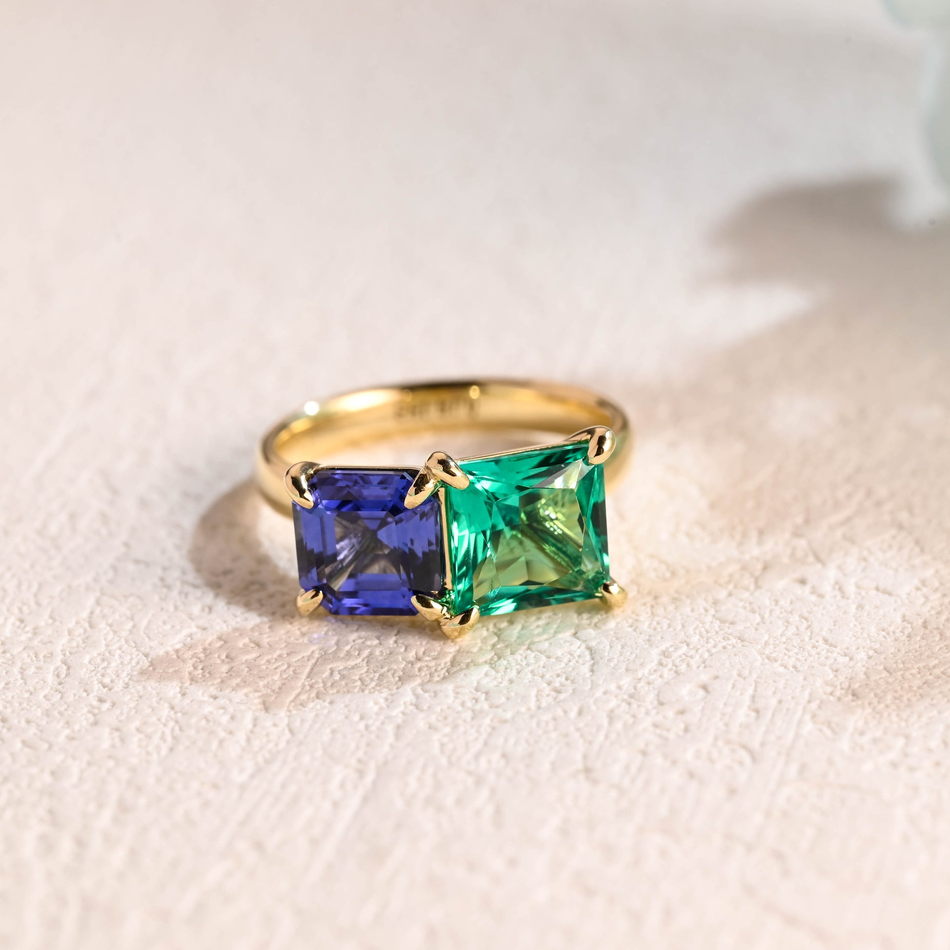 lab-grown-gemstone-toi-et-moi-engagement-ring