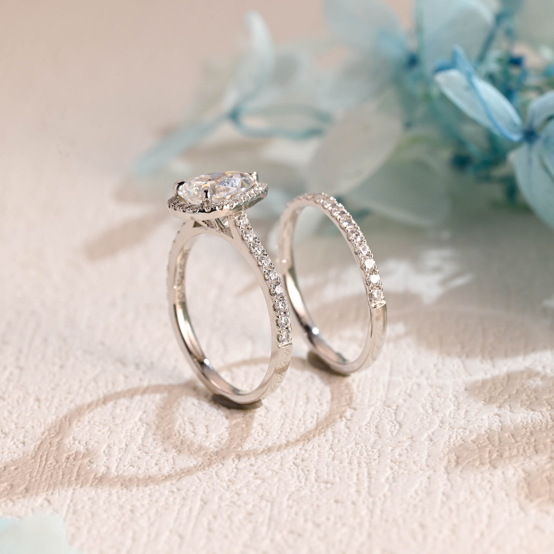 dainty-pear-moissanite-wedding-band-set