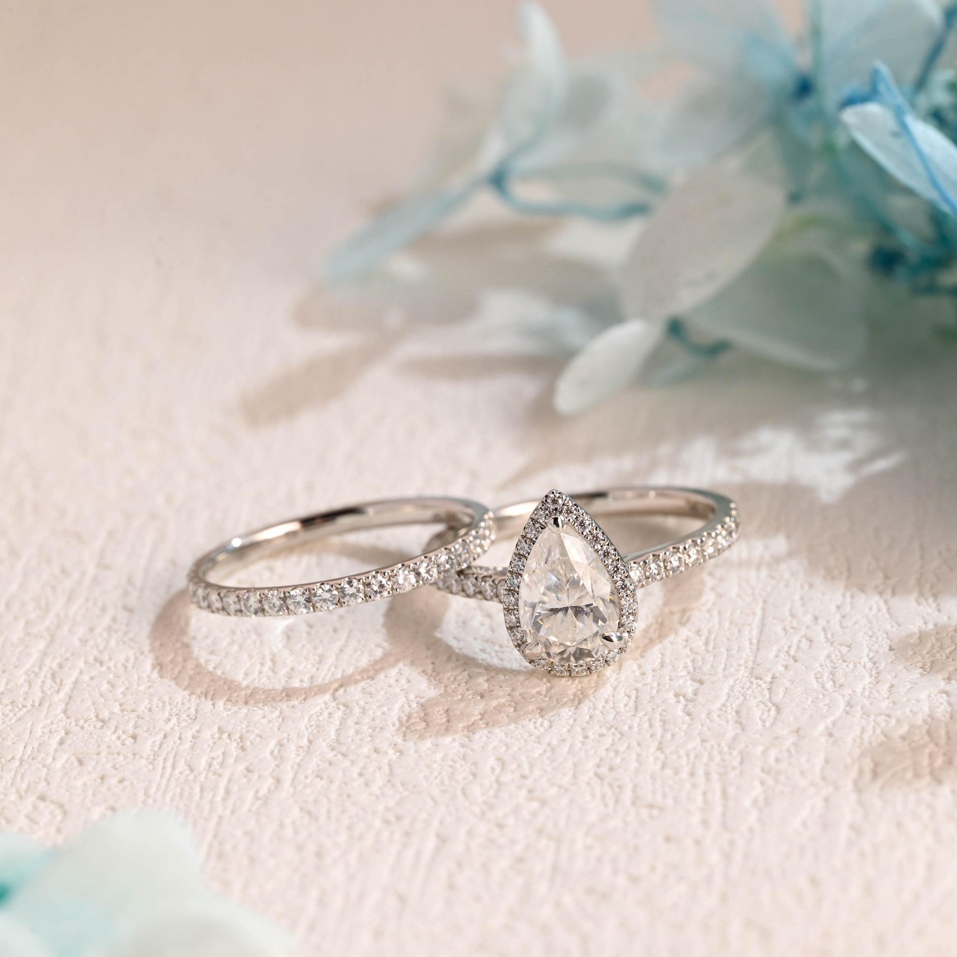 dainty-pear-moissanite-wedding-band-set