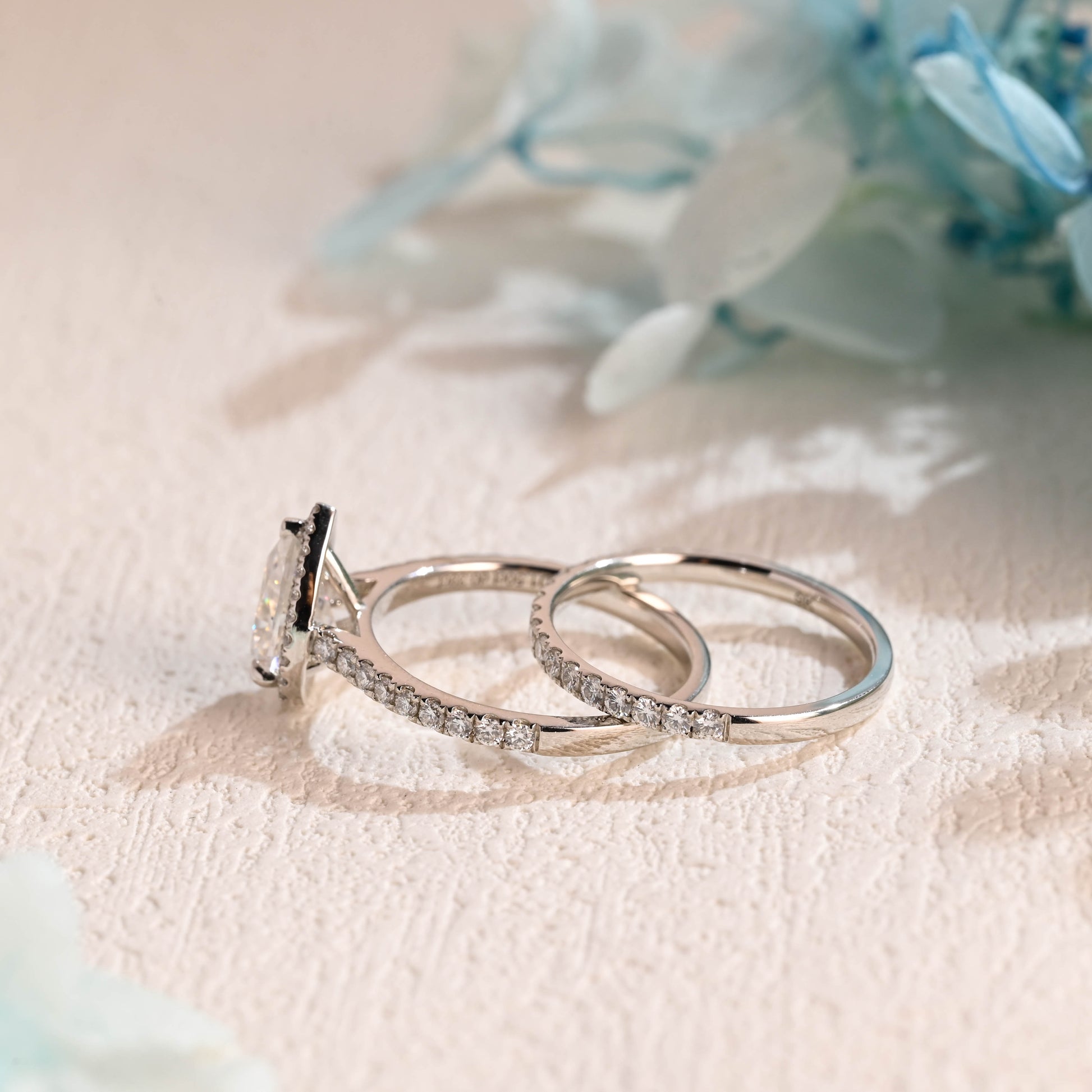 dainty-pear-moissanite-wedding-band-set