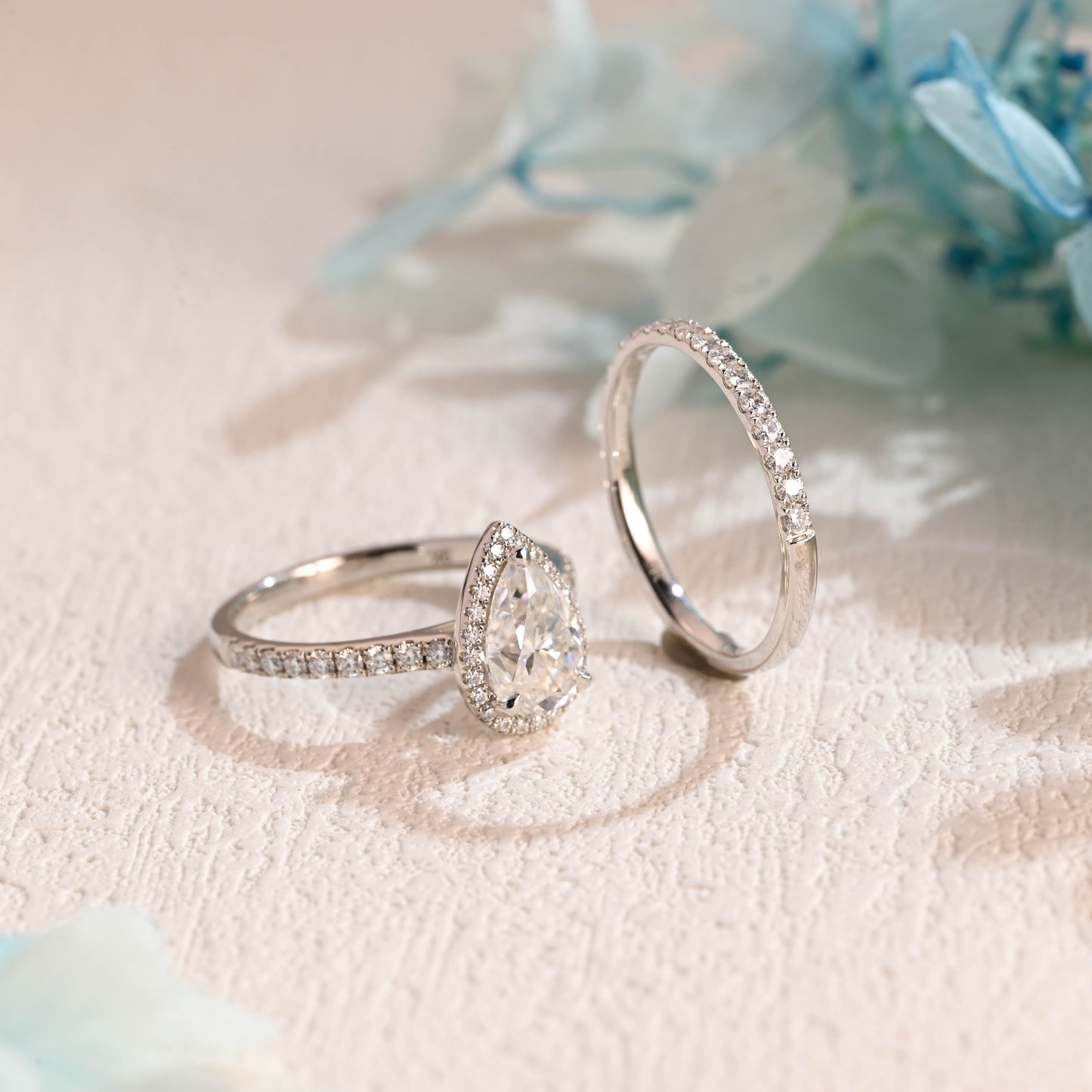 dainty-pear-moissanite-wedding-band-set