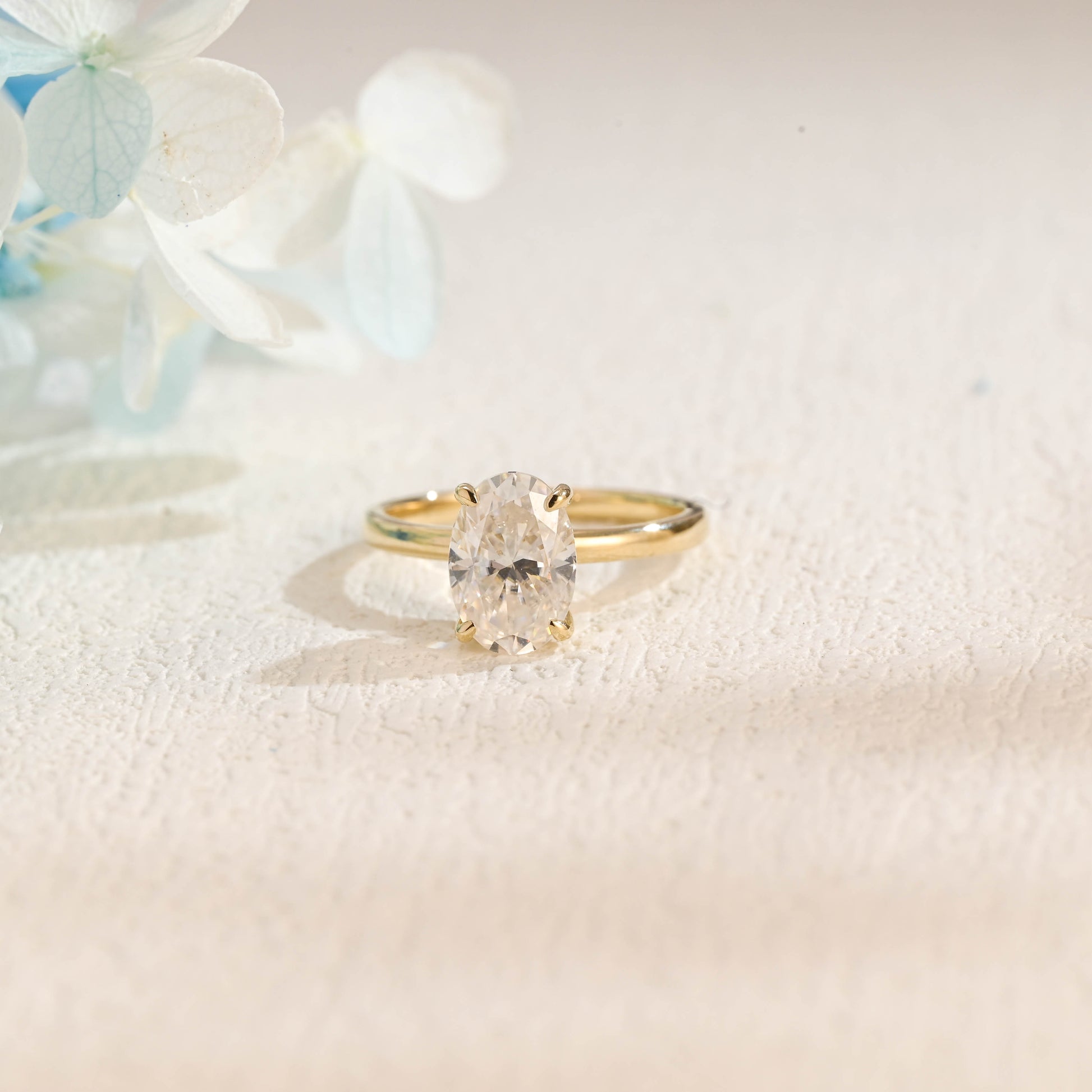 causyou-hidden-halo-oval-cut-moissanite-engagement-ring