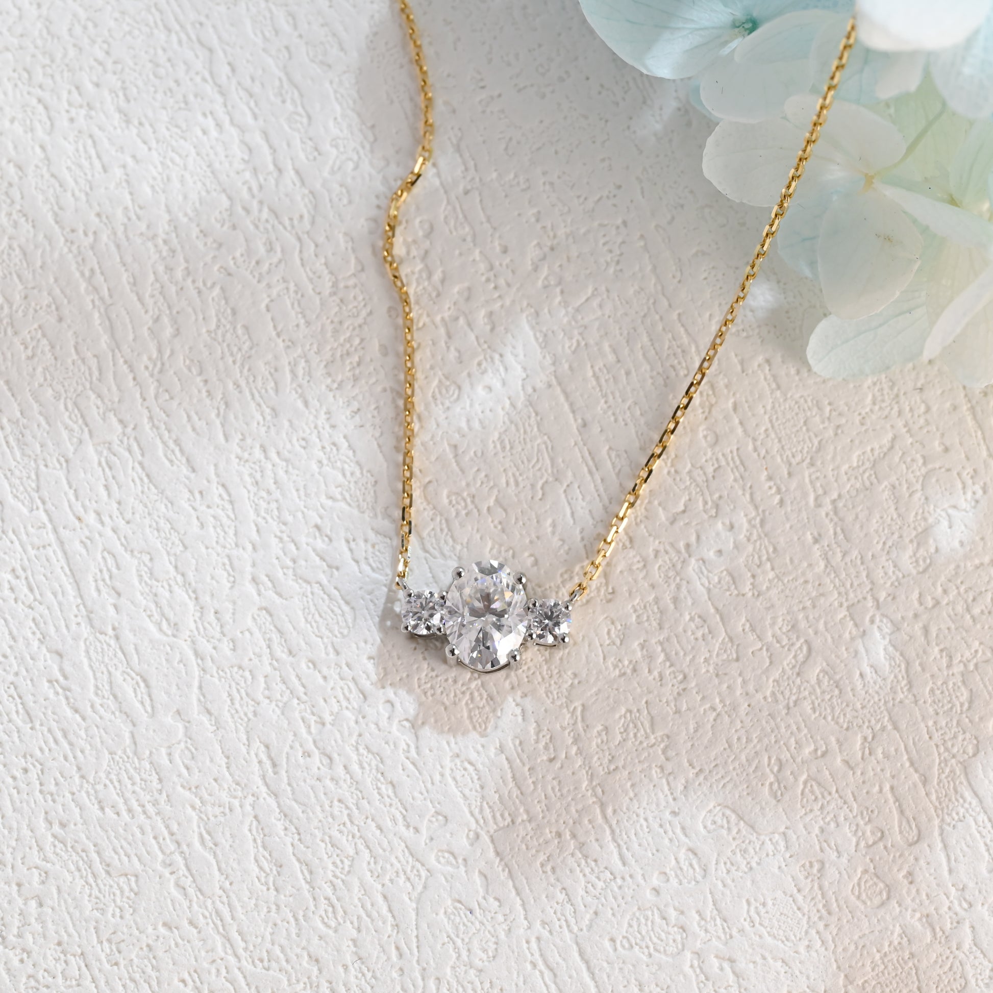 solid-gold-oval-cut-moissanite-pendant-necklace