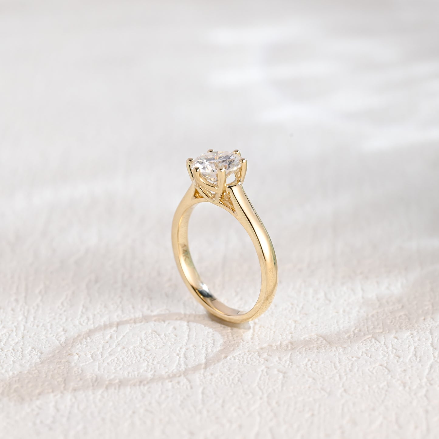 causyou-solid-gold-lotus-setting-round-cut-moissanite-engagement-ring