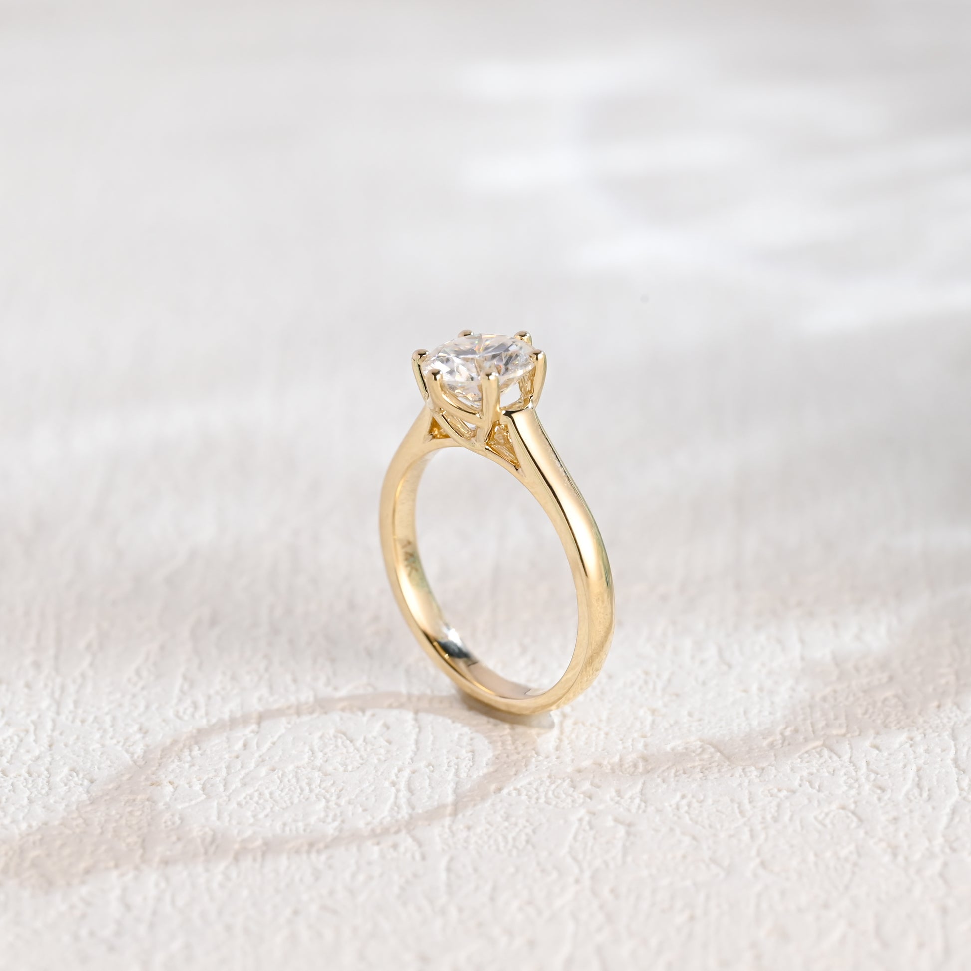 causyou-solid-gold-lotus-setting-round-cut-moissanite-engagement-ring