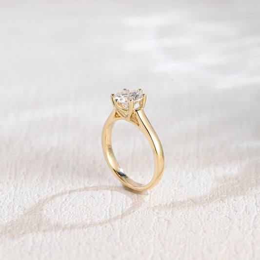 causyou-solid-gold-lotus-setting-round-cut-moissanite-engagement-ring