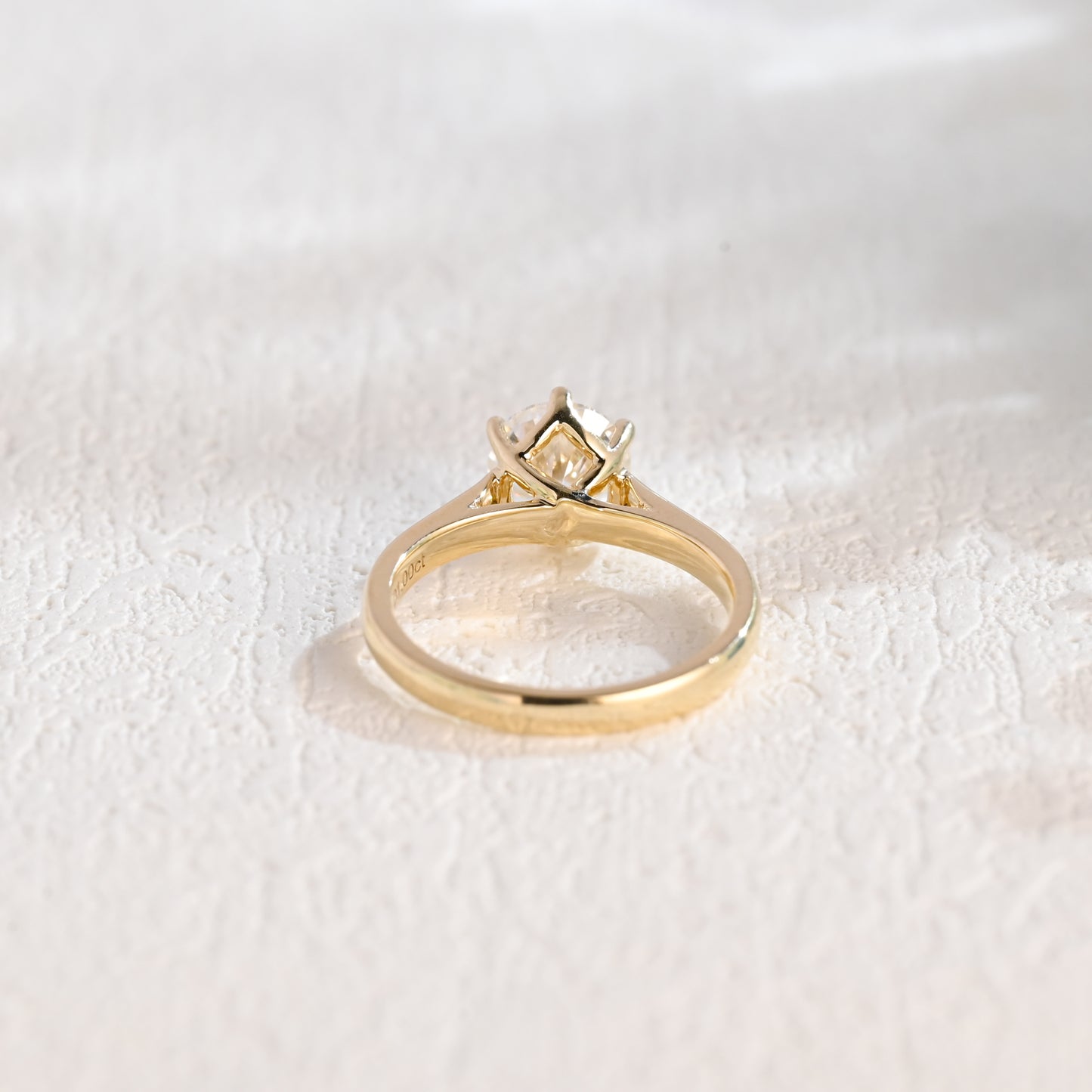 causyou-solid-gold-lotus-setting-round-cut-moissanite-engagement-ring