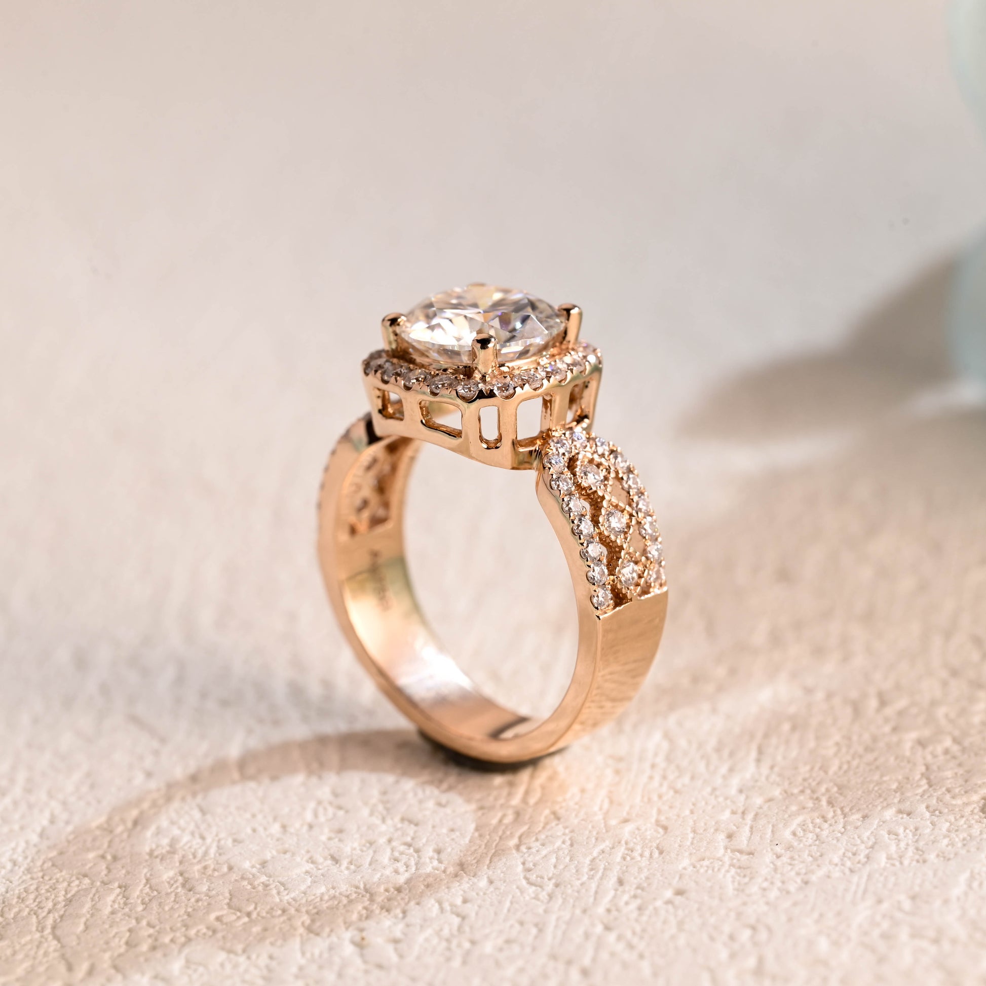 vintage-style-Solid Gold Round Cut Moissanite Engagement Ring