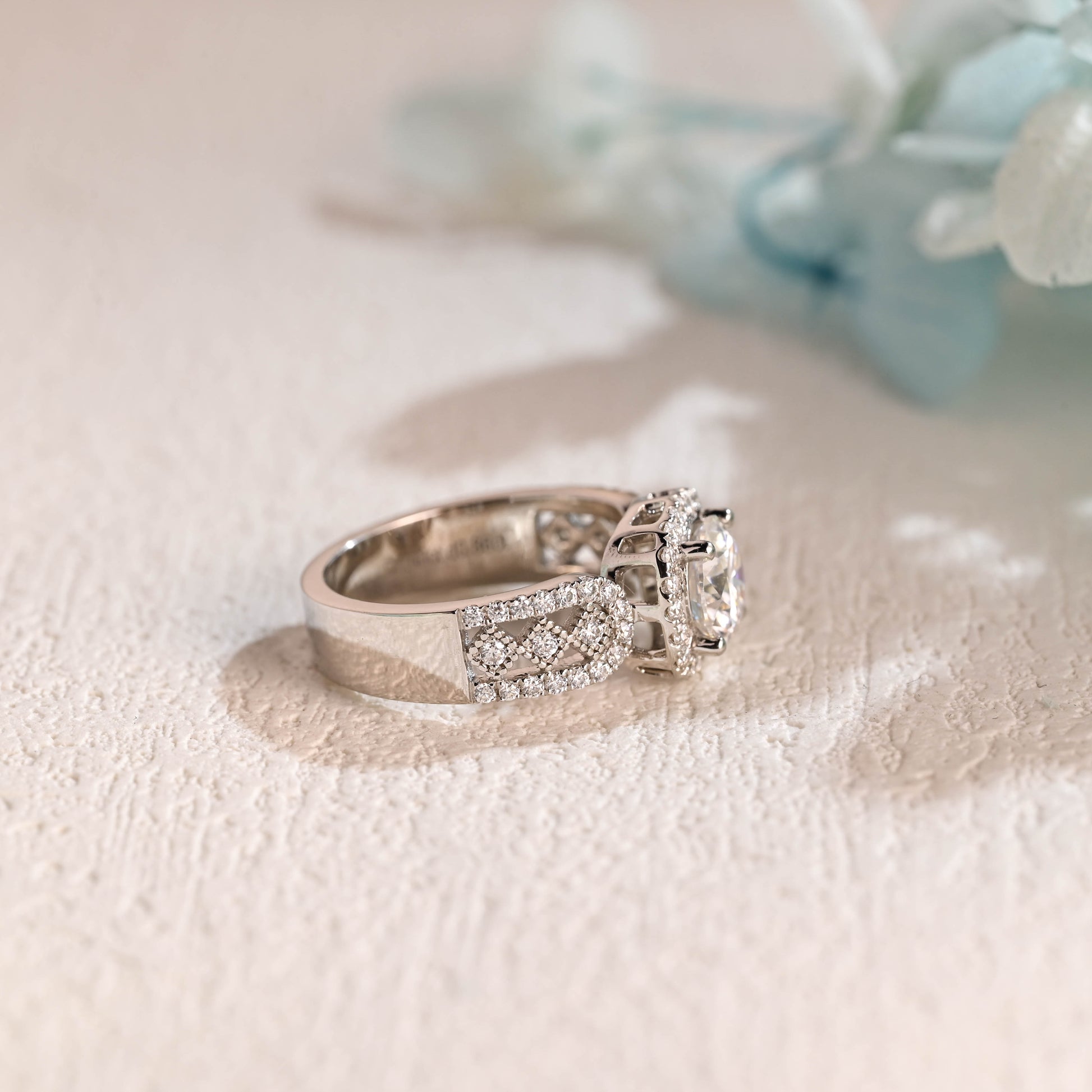 vintage-style-Solid Gold Round Cut Moissanite Engagement Ring